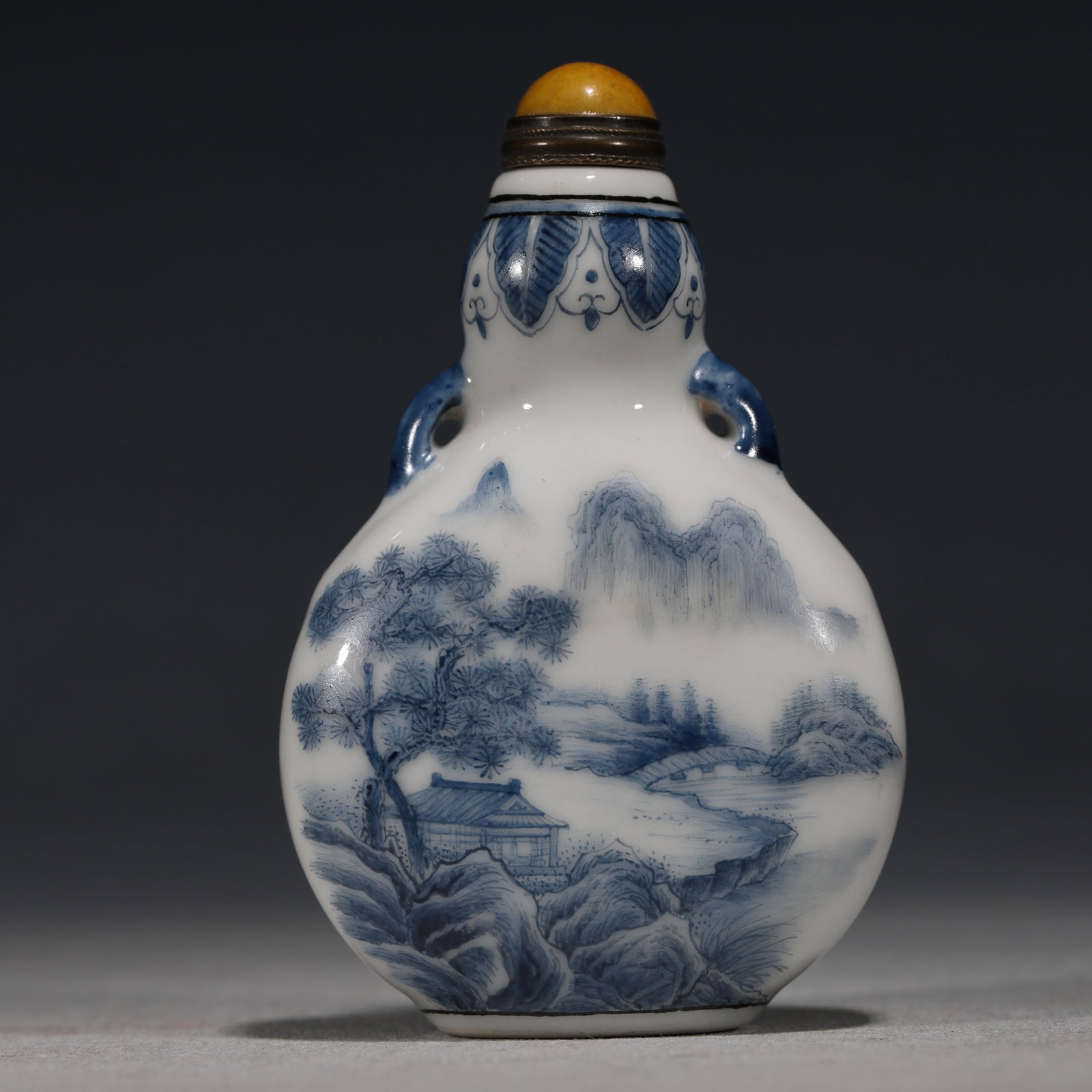 An Exquisite Blue and White Landscape Pavilion Pattern Double-handled Gourd-shaped Snuff Bottle: An Exquisite Blue and White Landscape Pavilion Pattern Double-handled Gourd-shaped Snuff Bottle,Qing Dynasty, China,Qianlong Four-character Mark,Size:2in×1in×3.1in
