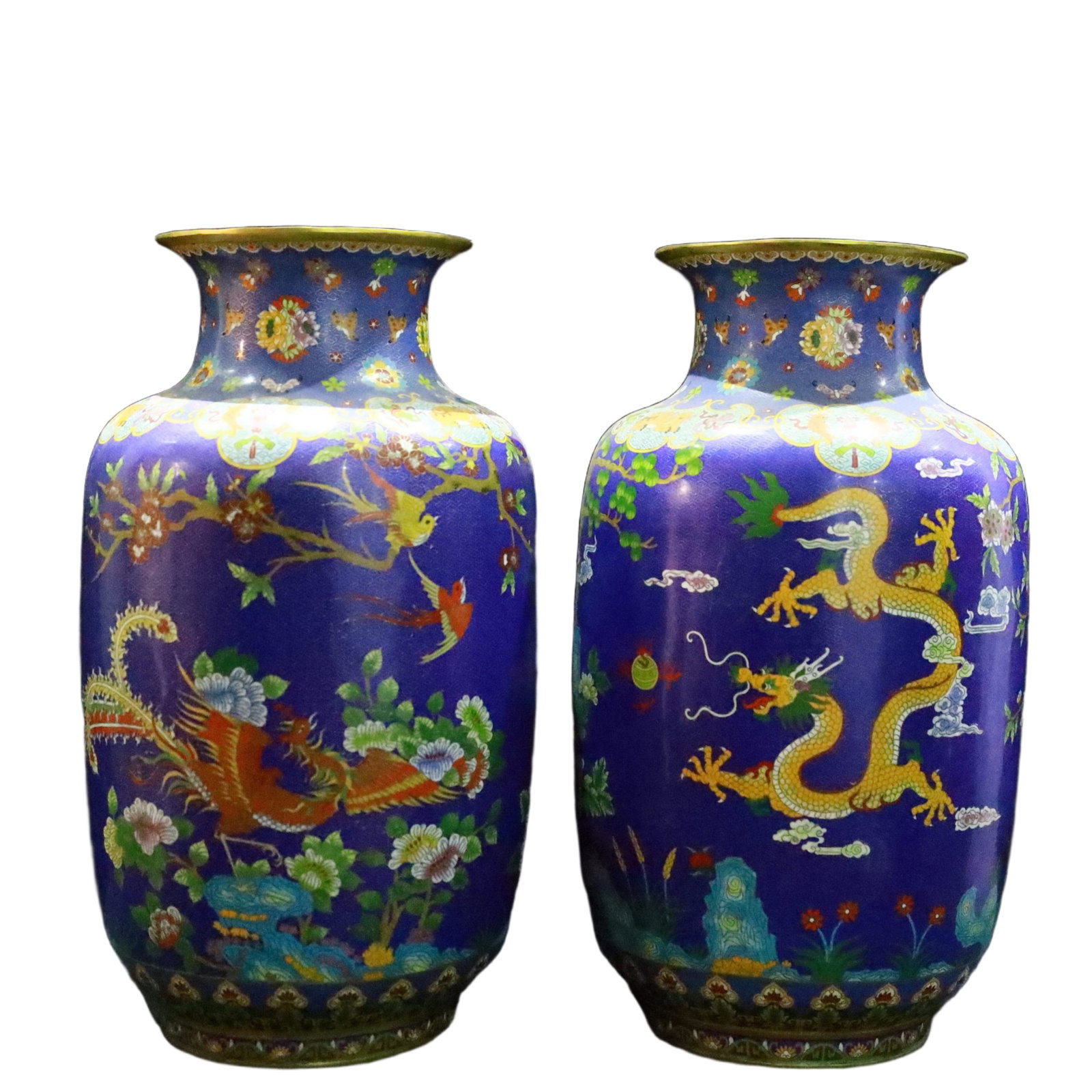 A Pair of Huge Cloisonne Dragon and Phoenix Pattern Vase: A Pair of Huge Cloisonne Dragon and Phoenix Pattern Vase,(A type of enamelware with metal wires separating colored glaze, originating in China),Qing Dynasty,China,Qianlong Six-character Mark,Size:12.6