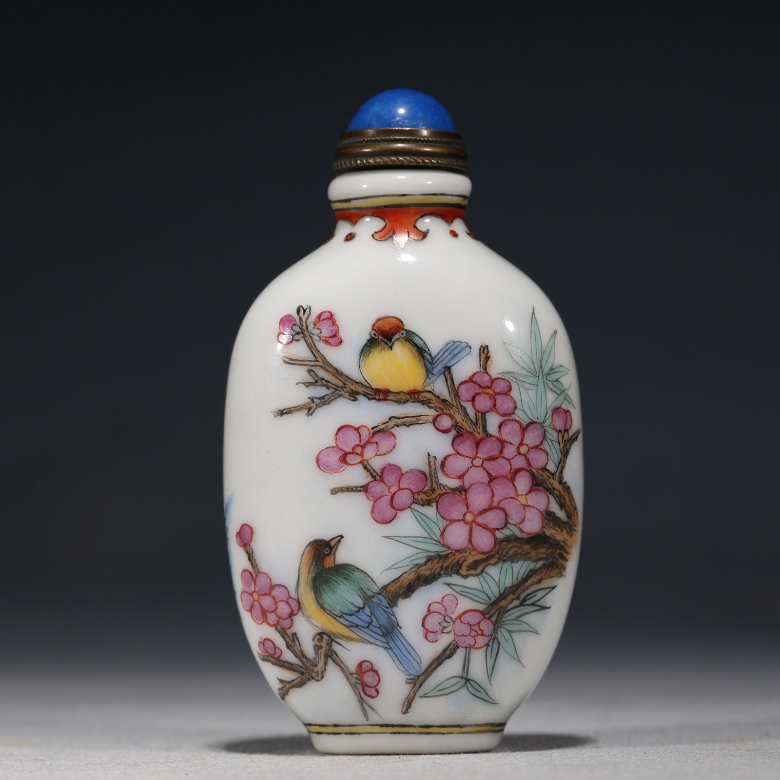 An Exquisite Famille-Rose Plum Bamboo Perching Bird Pattern Snuff Bottle: An Exquisite Famille-Rose Plum Bamboo Perching Bird Pattern Snuff Bottle,Qing Dynasty, China,Qianlong Mark,Size:1.8in×1in×3.1in 粉彩梅竹双清栖బ
