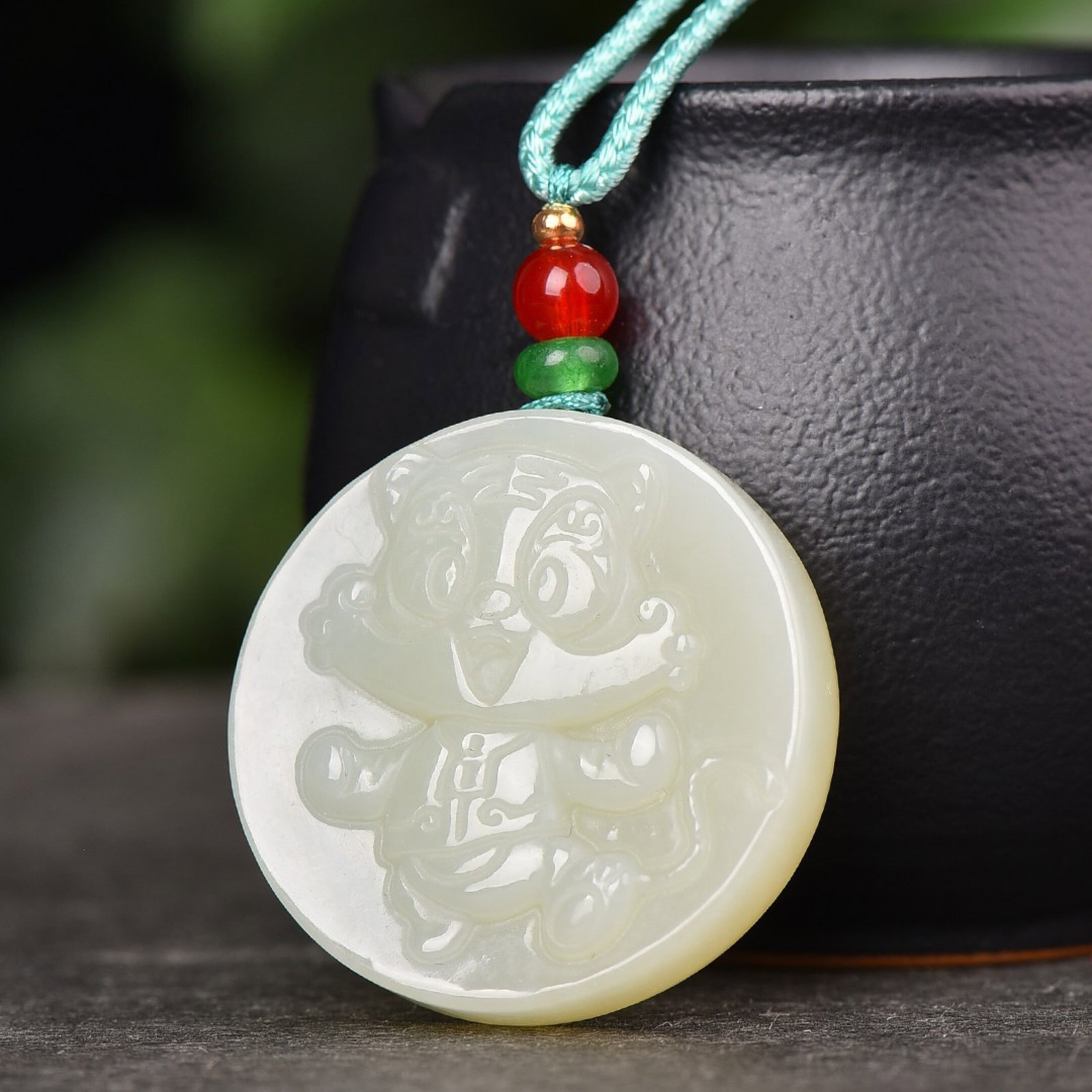 An Exquisite White Jade Tiger Pattern Pendant - 2