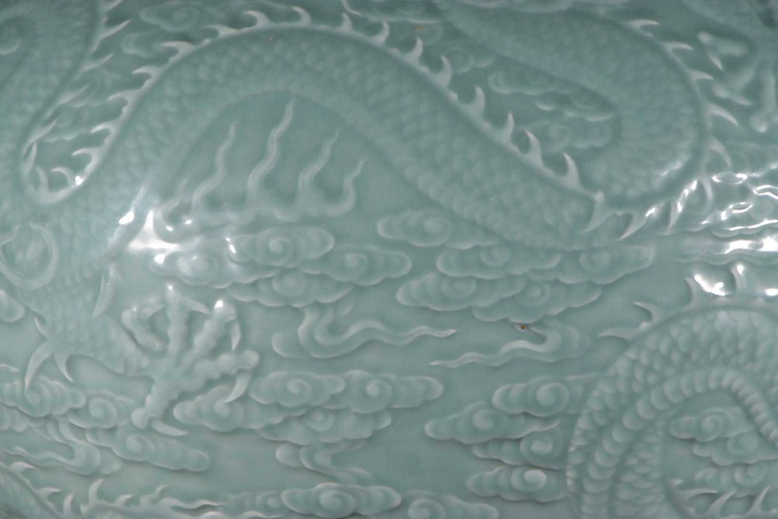 A Huge Celadon Glazed Auspicious Cloud and Dragon Pattern Vase - 3