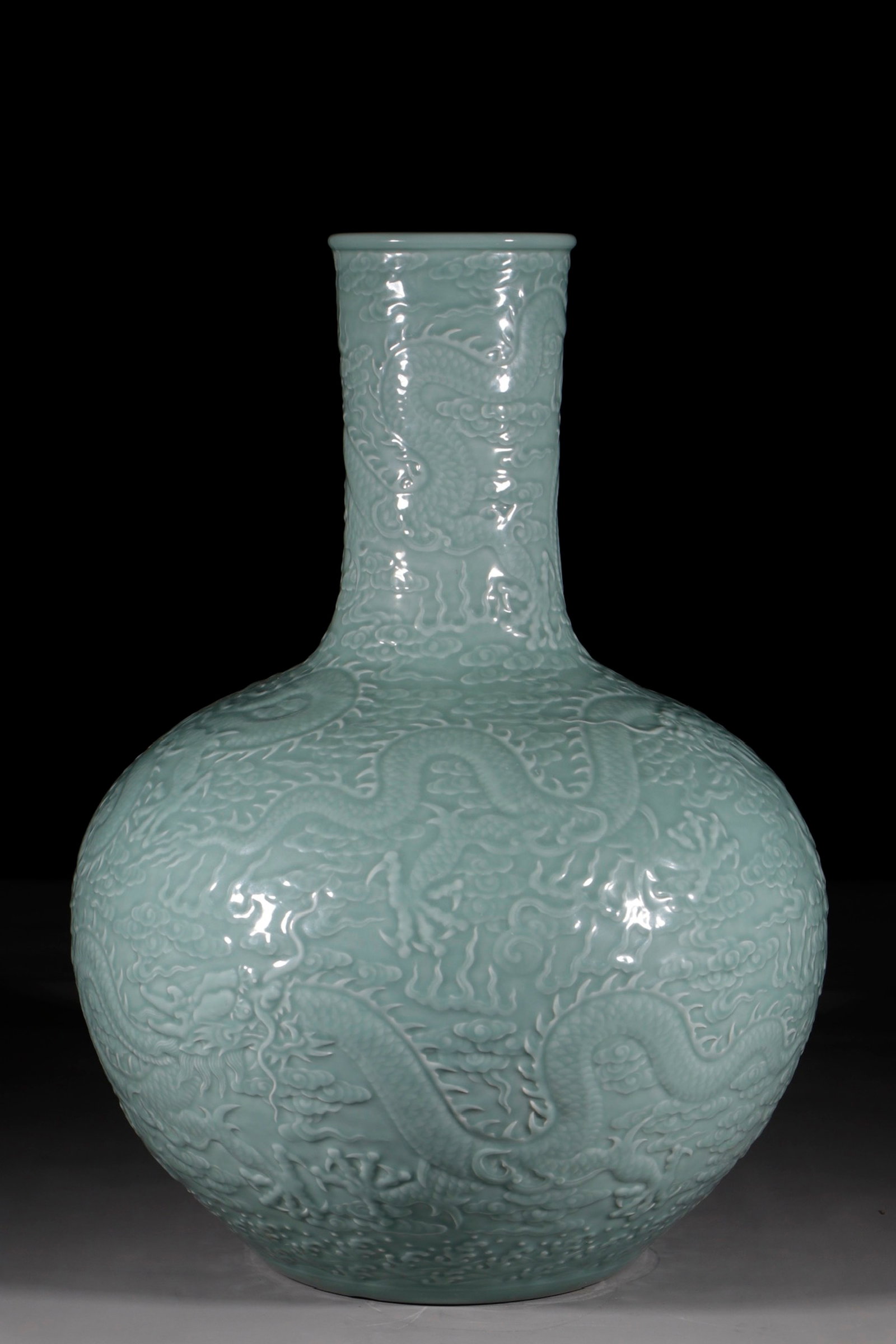 A Huge Celadon Glazed Auspicious Cloud and Dragon Pattern Vase - 4
