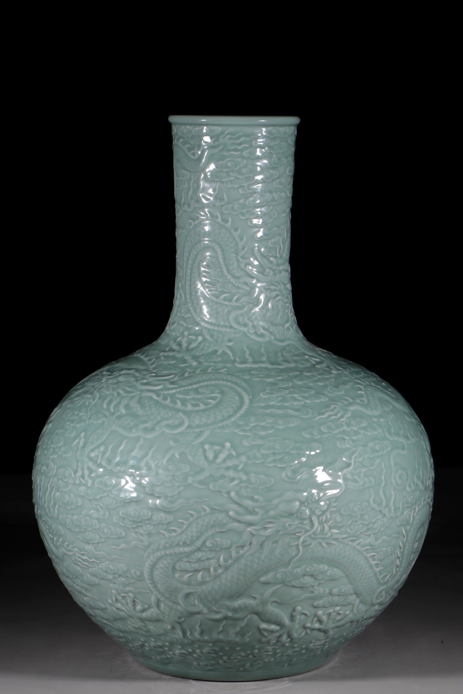 A Huge Celadon Glazed Auspicious Cloud and Dragon Pattern Vase - 6