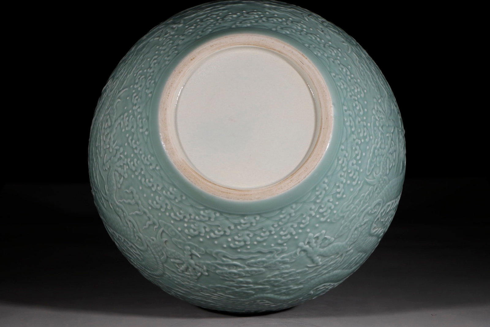 A Huge Celadon Glazed Auspicious Cloud and Dragon Pattern Vase - 8