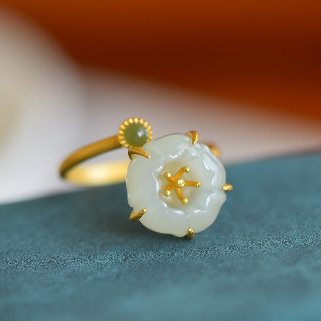 An Exquisite Sterling Silver-Gold Plated Inlaid White Jade Ring,Inlaid Jasper: An Exquisite Sterling Silver-Gold Plated Inlaid White Jade Ring,Inlaid Jasper,Size:14mmx14mm 纯银镀金镶白玉戒指,嵌碧玉
