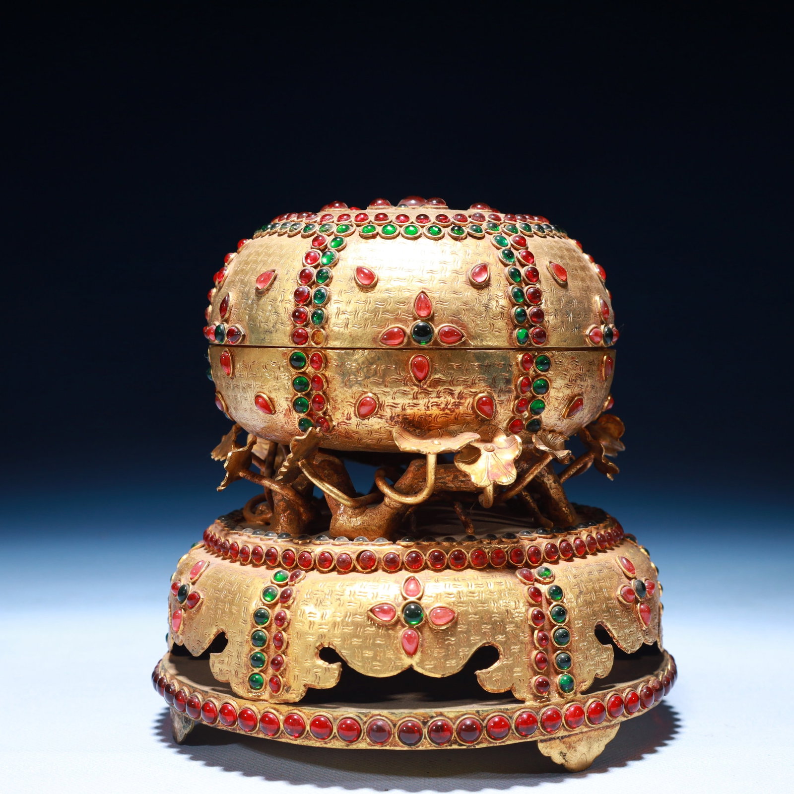 An Exquisite Gilt Bronze Flower Pattern Box with Cover,Inlaid Gems (1 of 8)