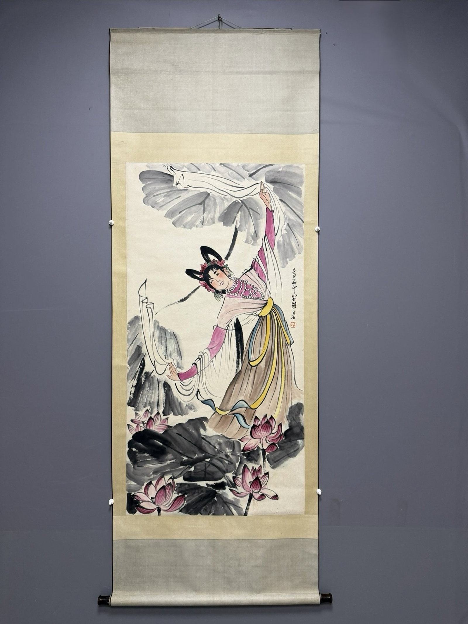 A Chinese Vertical Scroll Ink Painting of Figure on Paper: A Chinese Vertical Scroll Ink Painting of Figure on Paper,Qi Baishi,Size:54.3inx26.8in 一幅中国水墨人物画立轴,齐白石