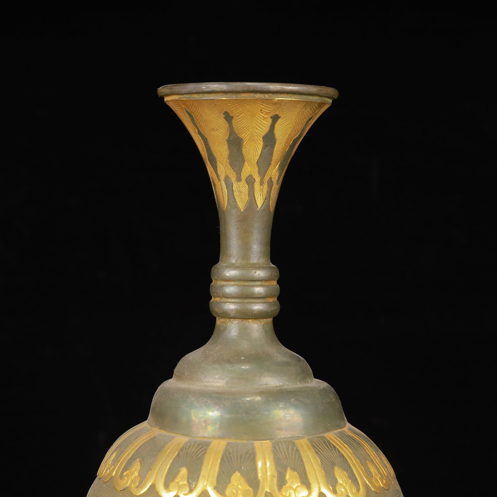 An Exquisite Gilt Silver Dragon Pattern Vase - 2
