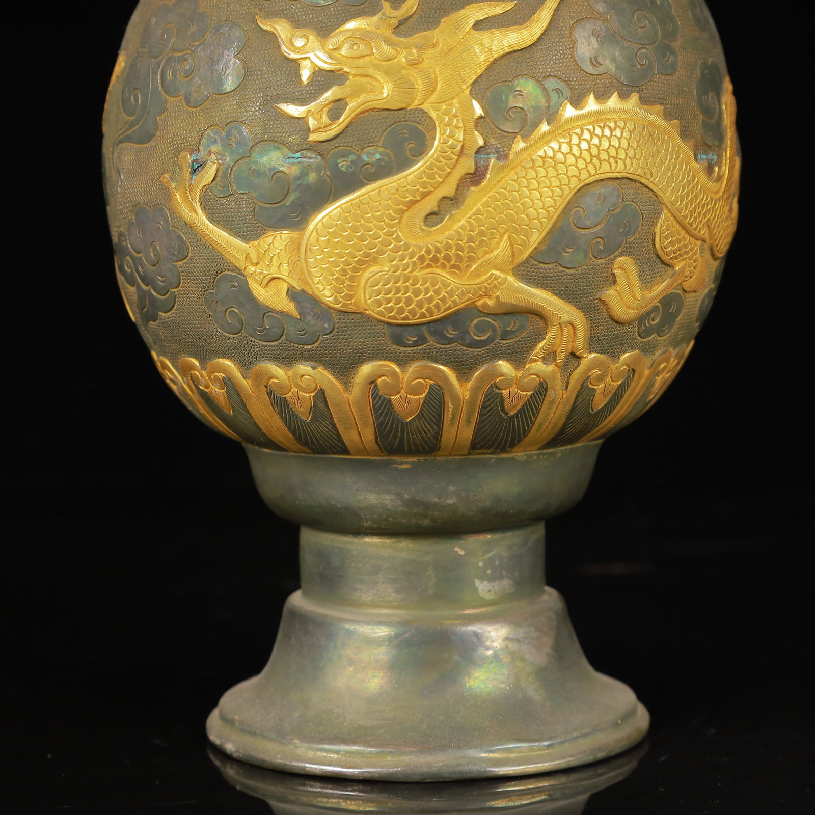 An Exquisite Gilt Silver Dragon Pattern Vase - 4