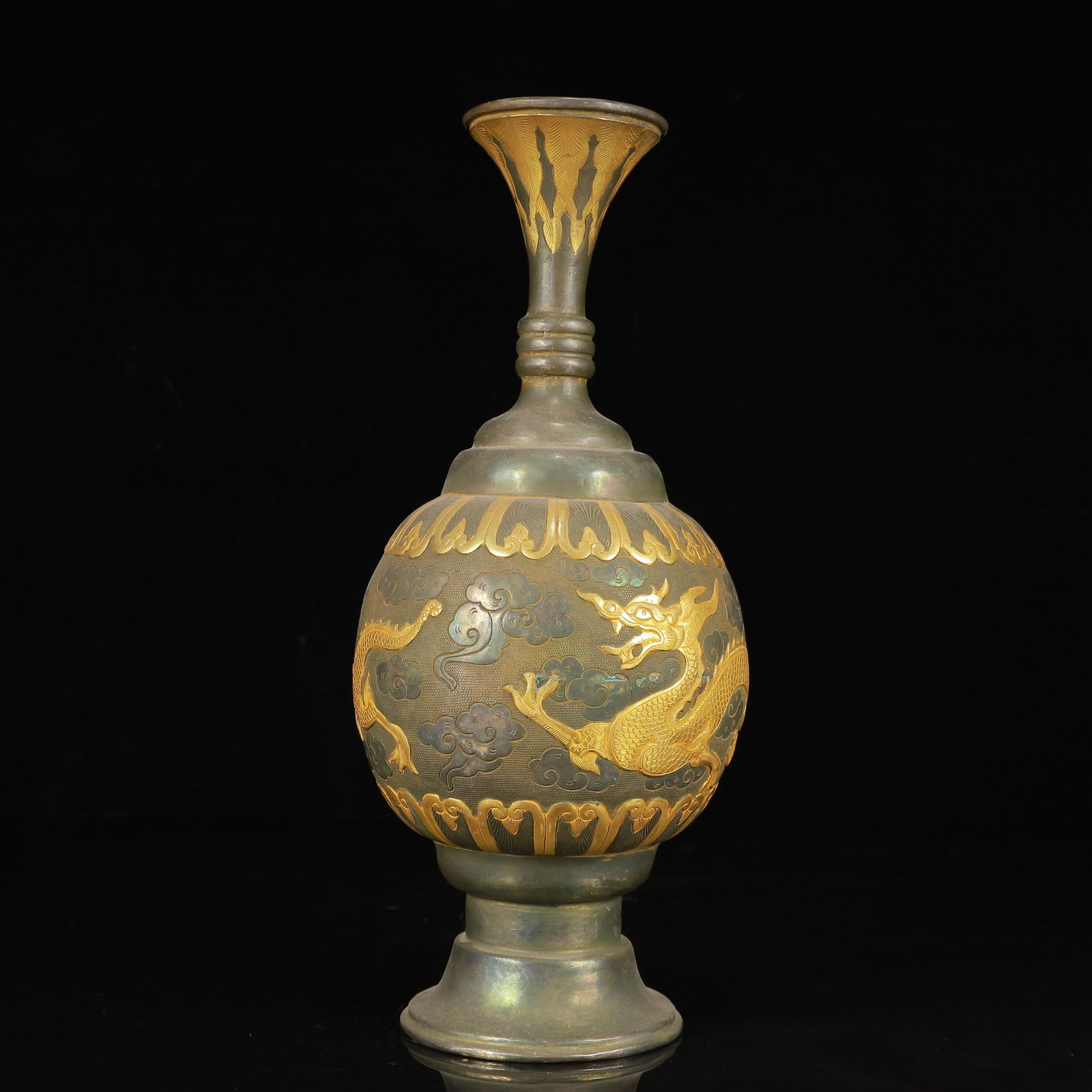An Exquisite Gilt Silver Dragon Pattern Vase - 5