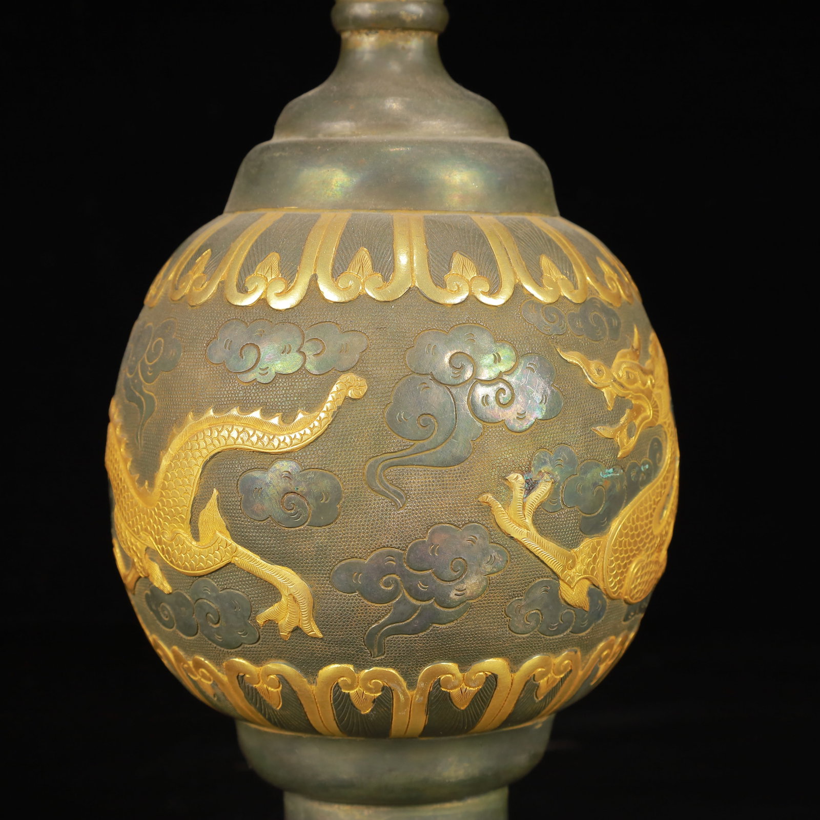 An Exquisite Gilt Silver Dragon Pattern Vase - 7