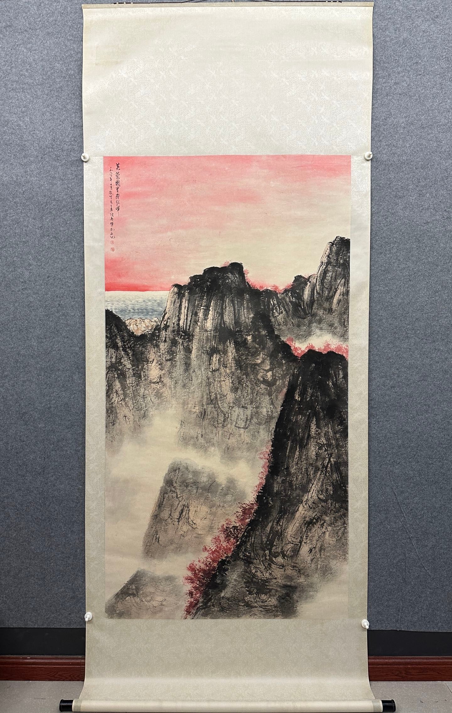 A Chinese Vertical Scroll Ink Painting of Landscape on Paper: A Chinese Vertical Scroll Ink Painting of Landscape on Paper,Fu Baoshi,Size:70.5inx37.4in 一幅中国水墨山水画立轴,傅抱ĳ