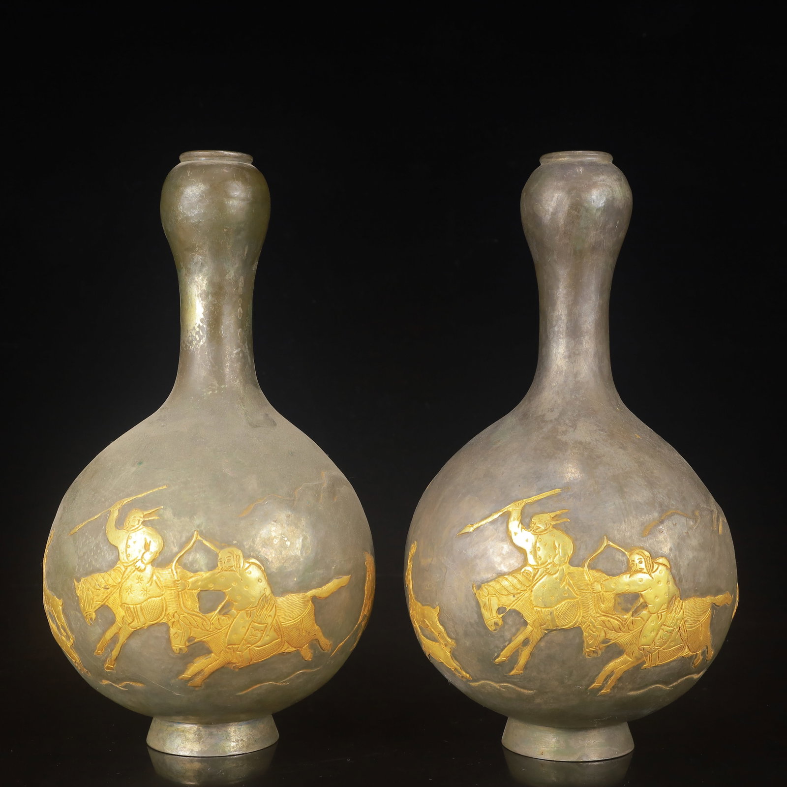 A Pair of Exquisite Gilt Silver Figure Pattern Vases,with Poem: A Pair of Exquisite Gilt Silver Figure Pattern Vases,with Poem,Tang Dynasty,China,Zhenguan Four-Character Mark,Size:5.1inx9.4inx2,Weight:650g
