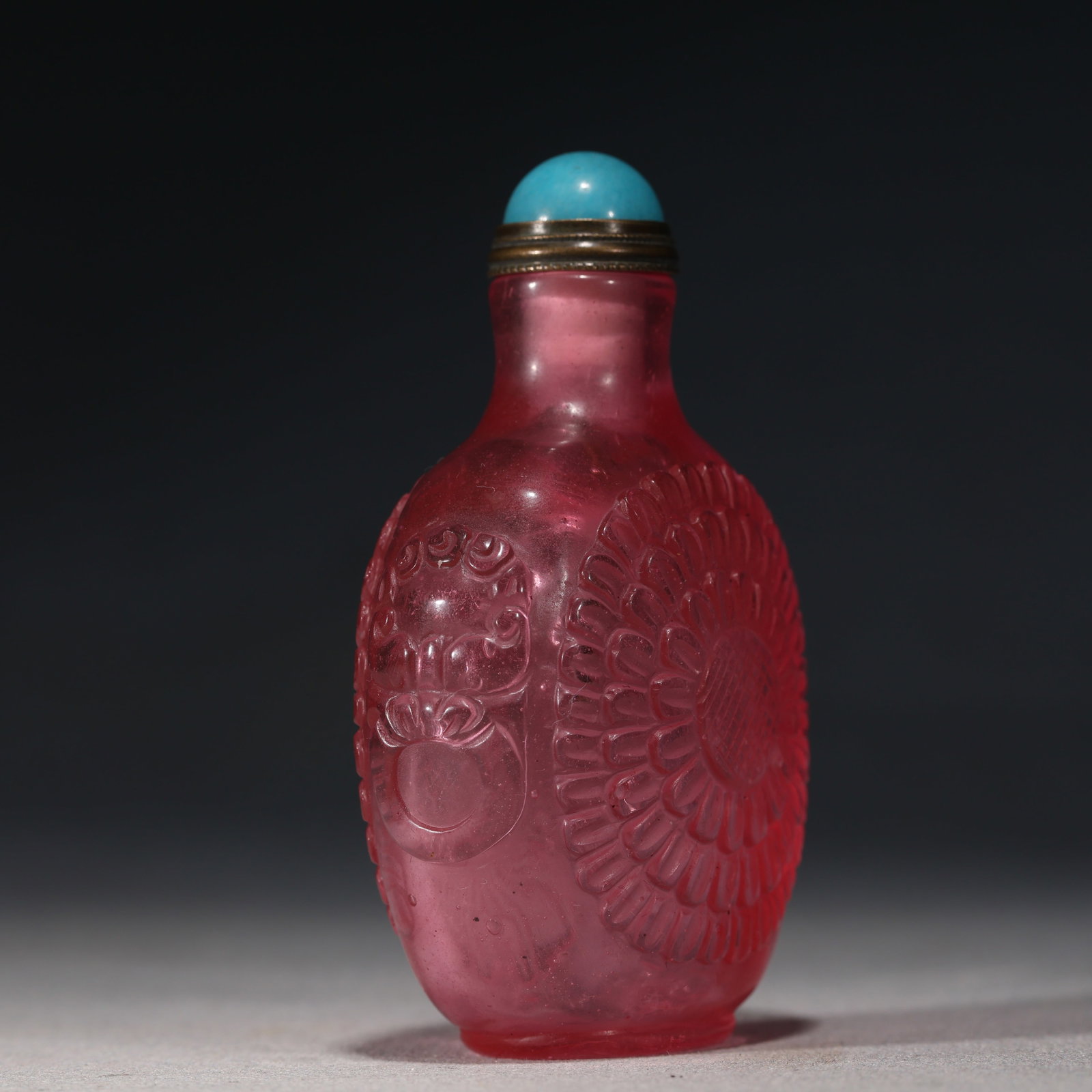 An Exquisite Pink Glass Interlocking Lotus Pattern Snuff Bottle - 2