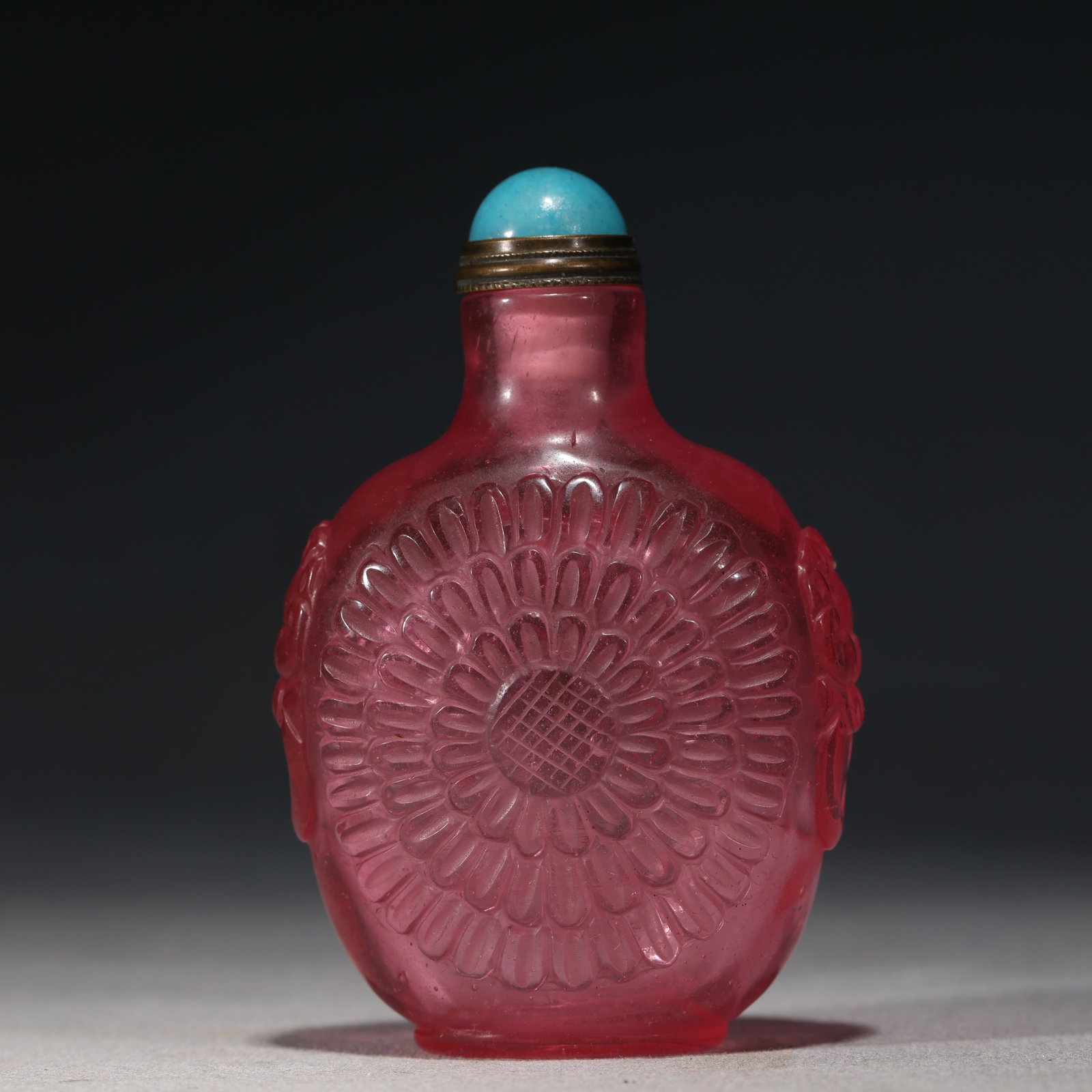 An Exquisite Pink Glass Interlocking Lotus Pattern Snuff Bottle - 3