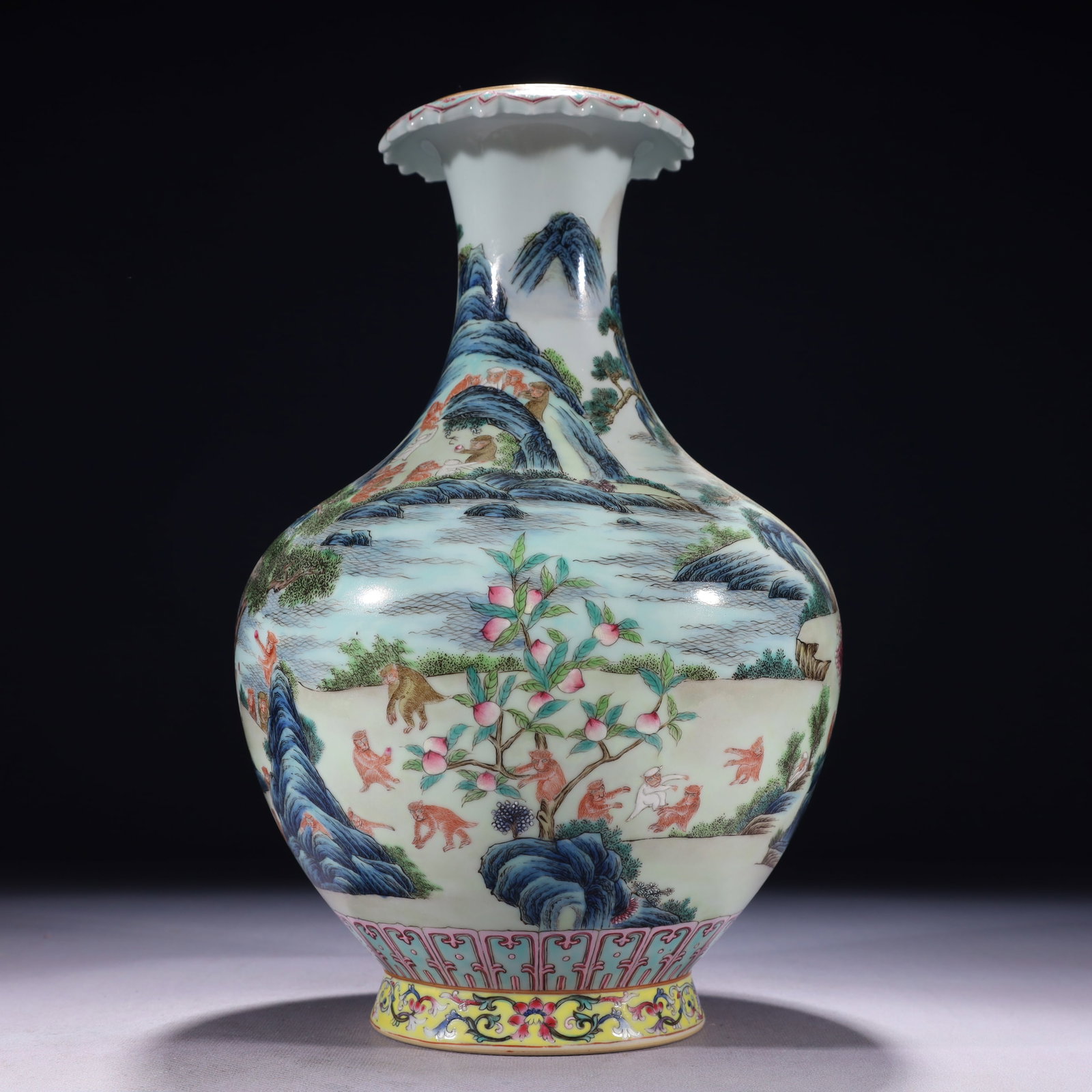 An Exquisite Enamel Painted Gold Monkey ?? Vase: An Exquisite Enamel Painted Gold Monkey 纹 Vase,Qing Dynasty,China,Qianlong Six-character Mark,Size:7.1inx12.6in,Weight:2050g 珐琅彩描金猴子纹
