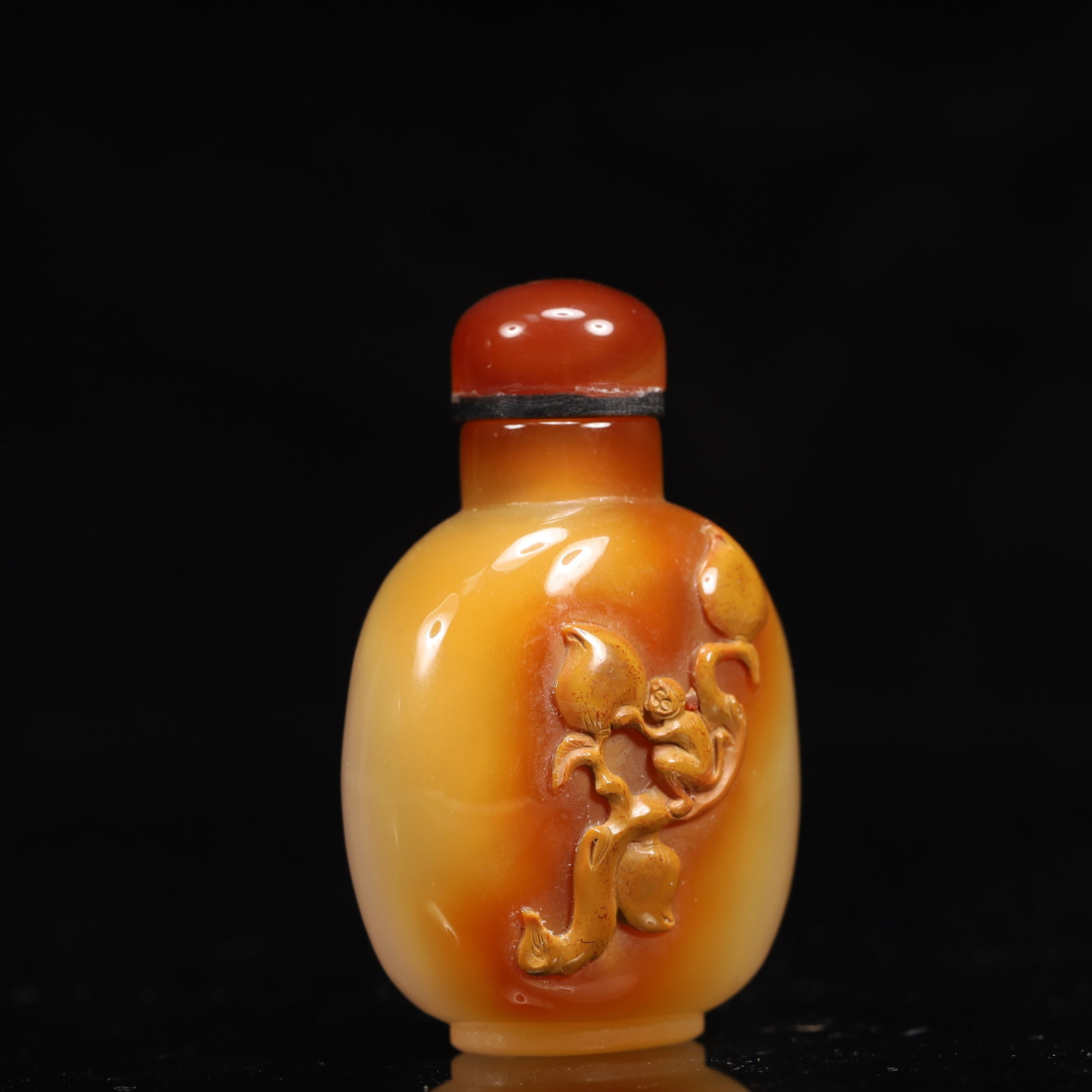 An Exquisite Agate Monkey and Peach Pattern Snuff Bottle - 3
