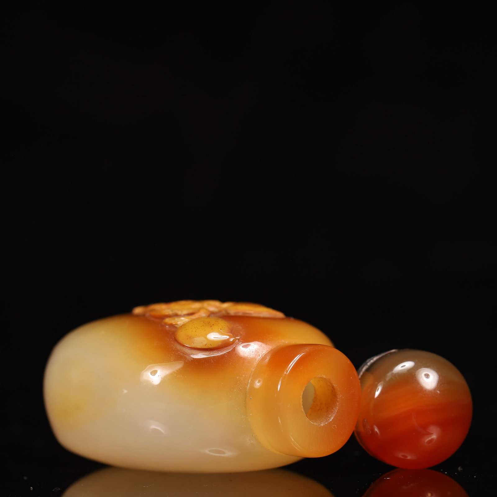 An Exquisite Agate Monkey and Peach Pattern Snuff Bottle - 8