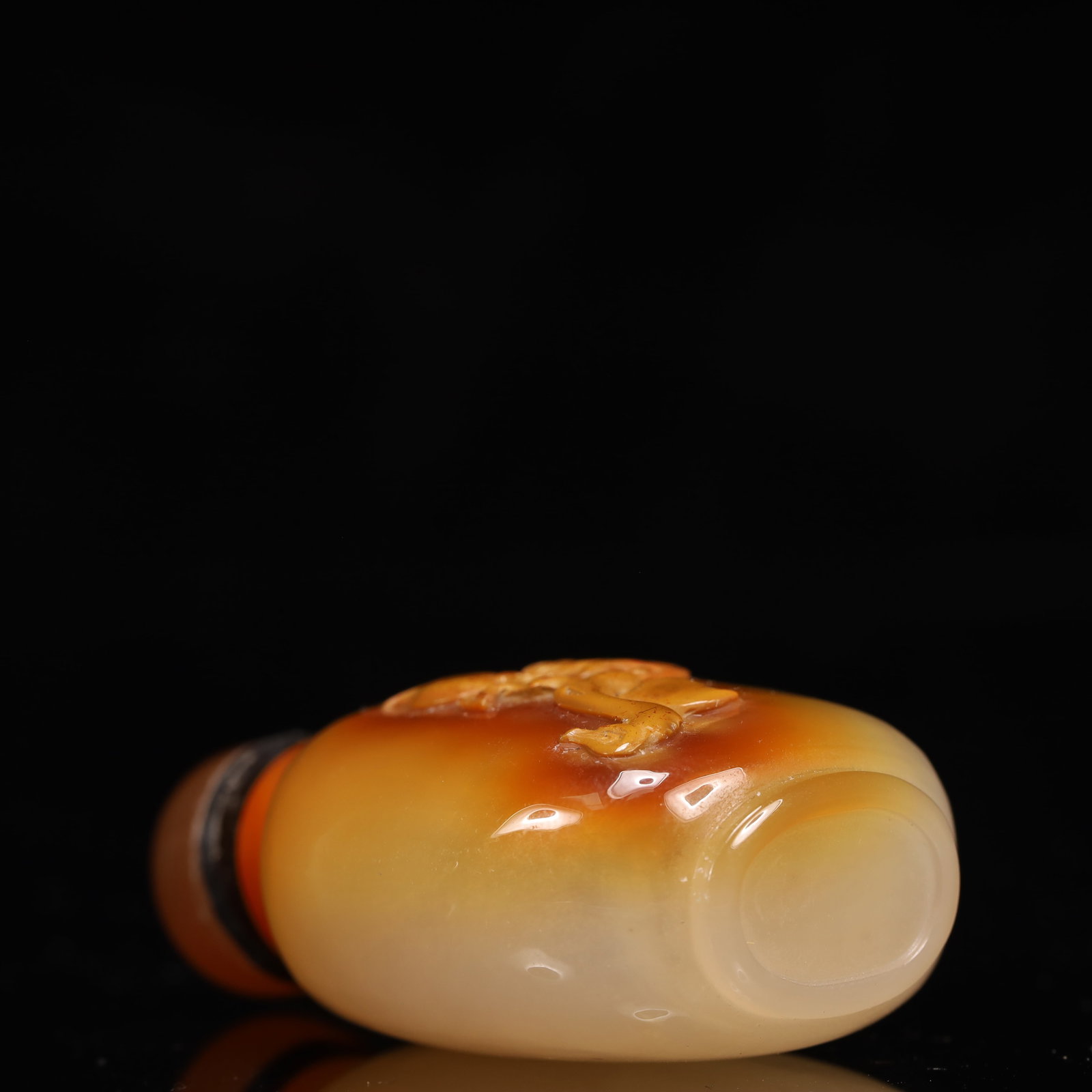 An Exquisite Agate Monkey and Peach Pattern Snuff Bottle - 9