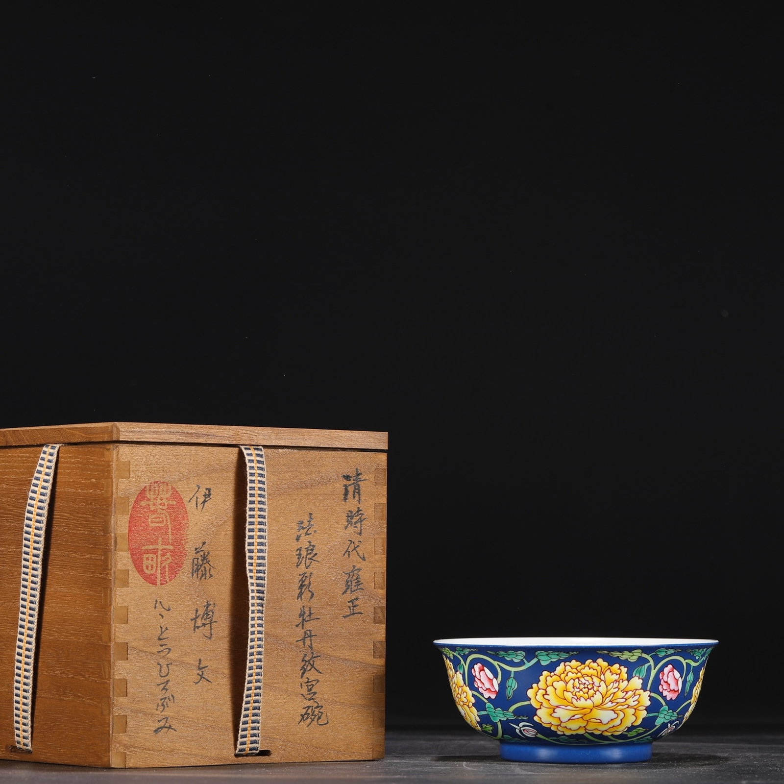 An Exquisite Enamel Flower Pattern Bowl: An Exquisite Enamel Flower Pattern Bowl,Qing Dynasty,China,Yongzheng Four-character Mark,Size:2.4inx5.5in