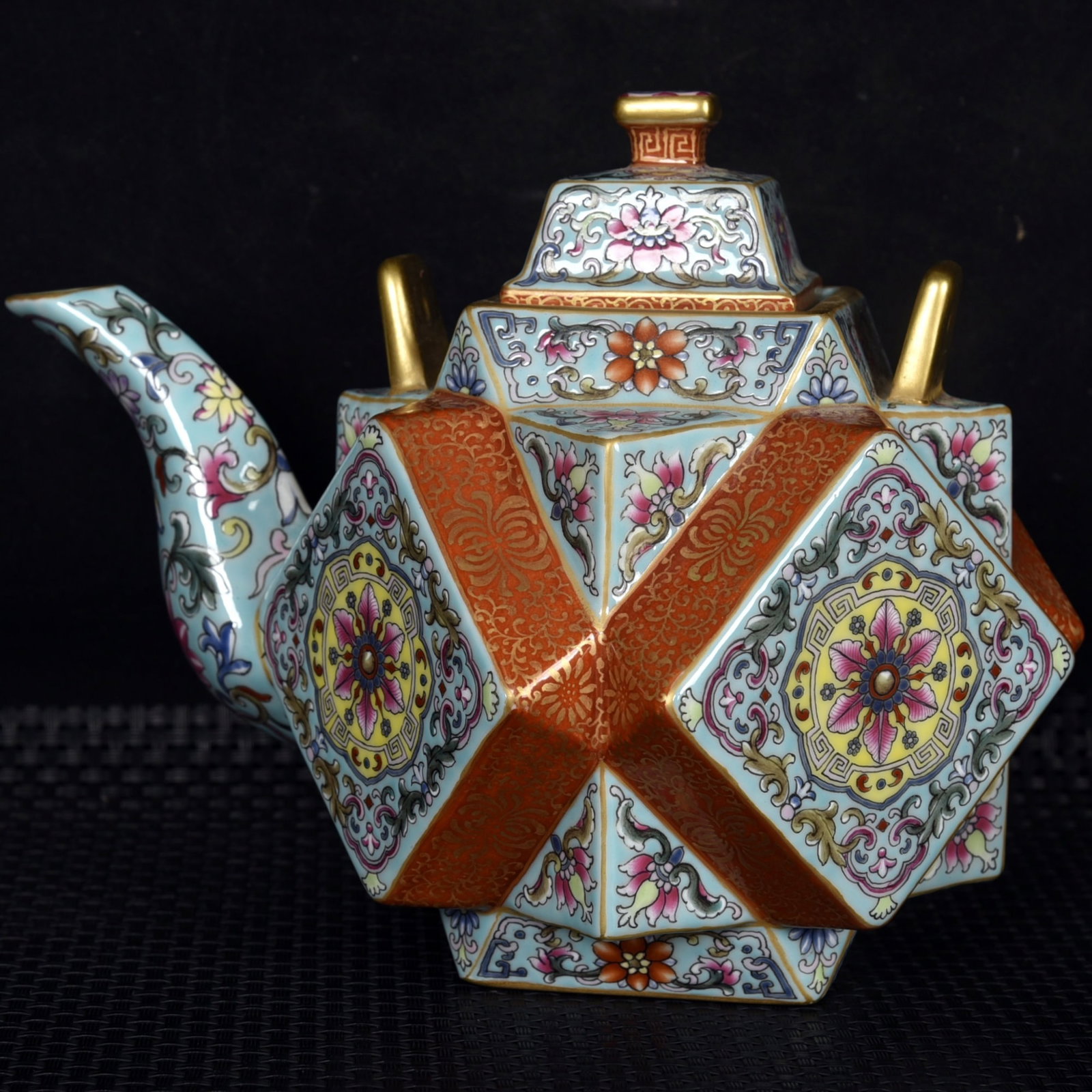 An Exquisite Green Ground Enamel Painted Gold Lotus Pattern Teapot: An Exquisite Green Ground Enamel Painted Gold Lotus Pattern Teapot,Qing Dynasty,China,Qianlong Four-character Mark,Size:5.7inx7.1inx4.5in