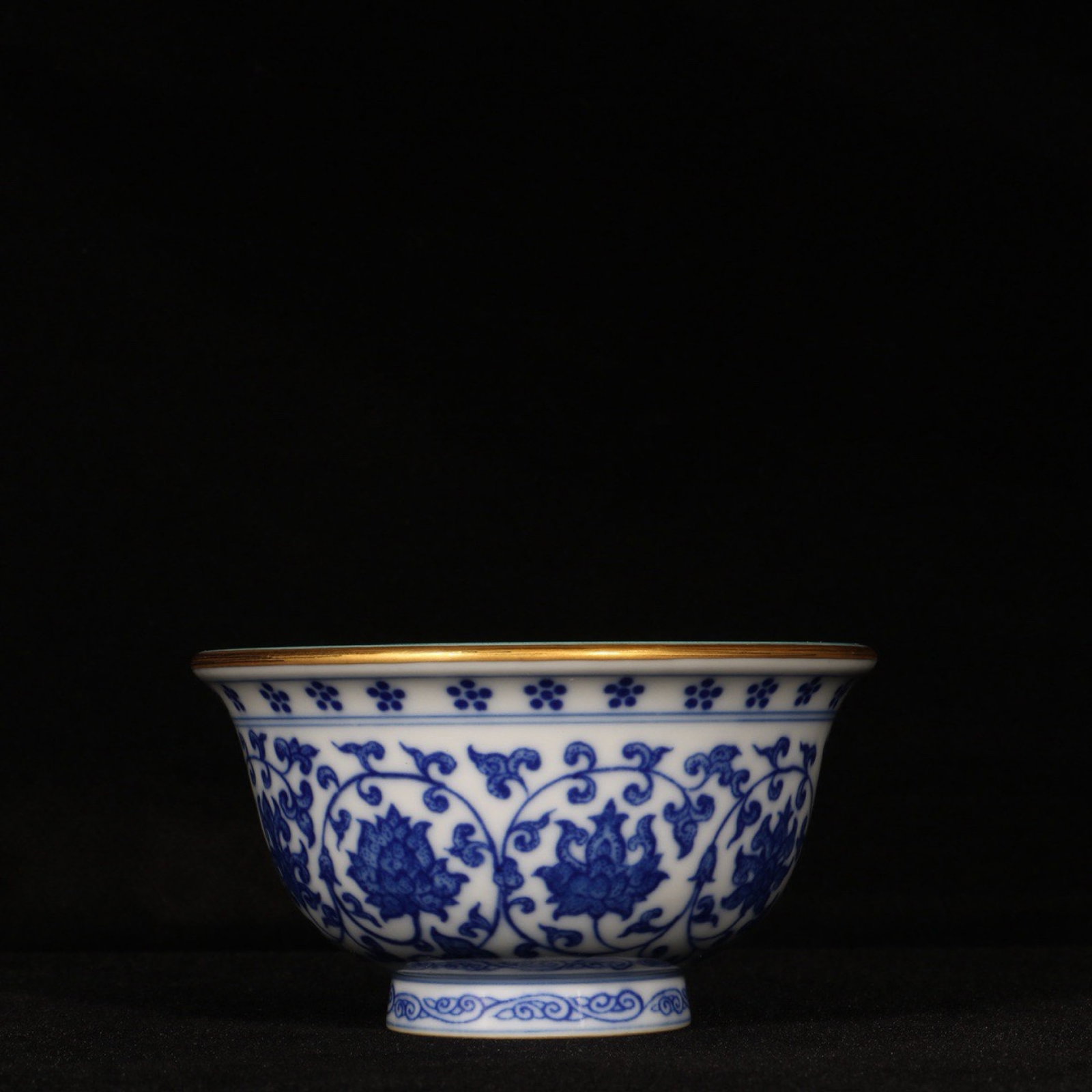 An Exquisite Blue and White Painted Gold Lotus Pattern Cup: An Exquisite Blue and White Painted Gold Lotus Pattern Cup,Qing Dynasty,China,Qianlong Six-character Mark,Size:2inx3.7in 青花描金缠枝莲纹杯子