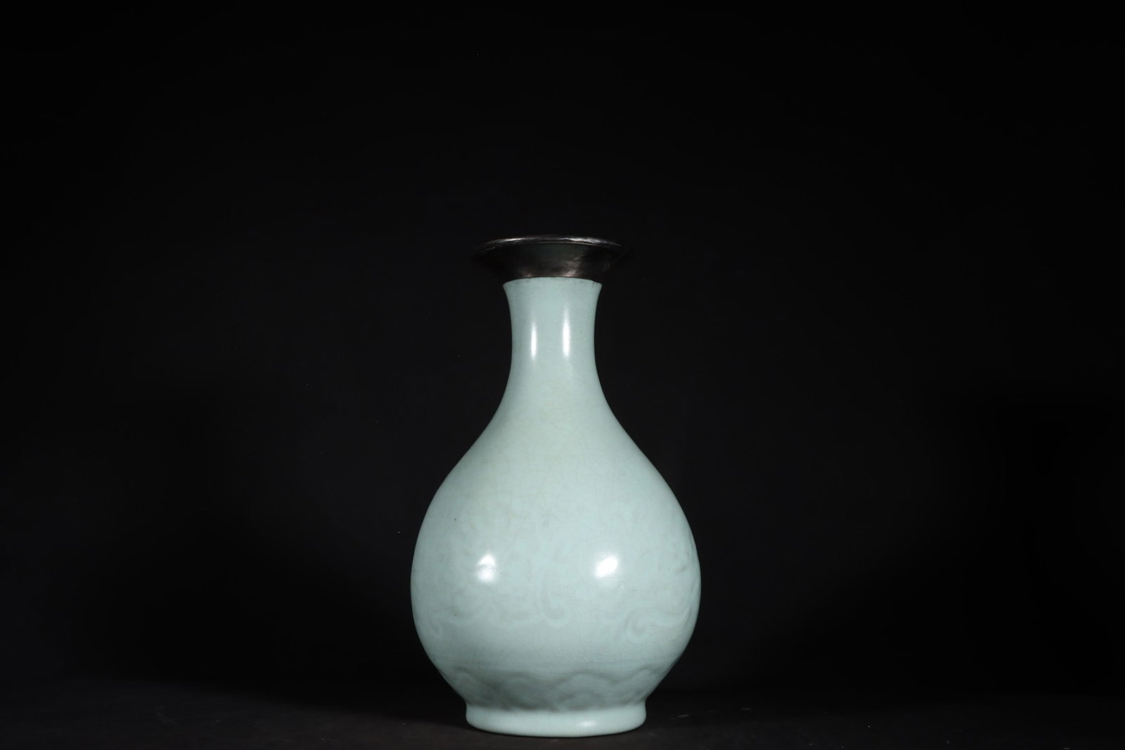 An Exquisite Ru yao Sky Blue Glazed Inlaid Silver Vase: An Exquisite Ru yao Sky Blue Glazed Inlaid Silver Vase,Song Dynasty,China,Size:8.4inx5.1in 汝窑天青釉镶银瓶,中国宋代
