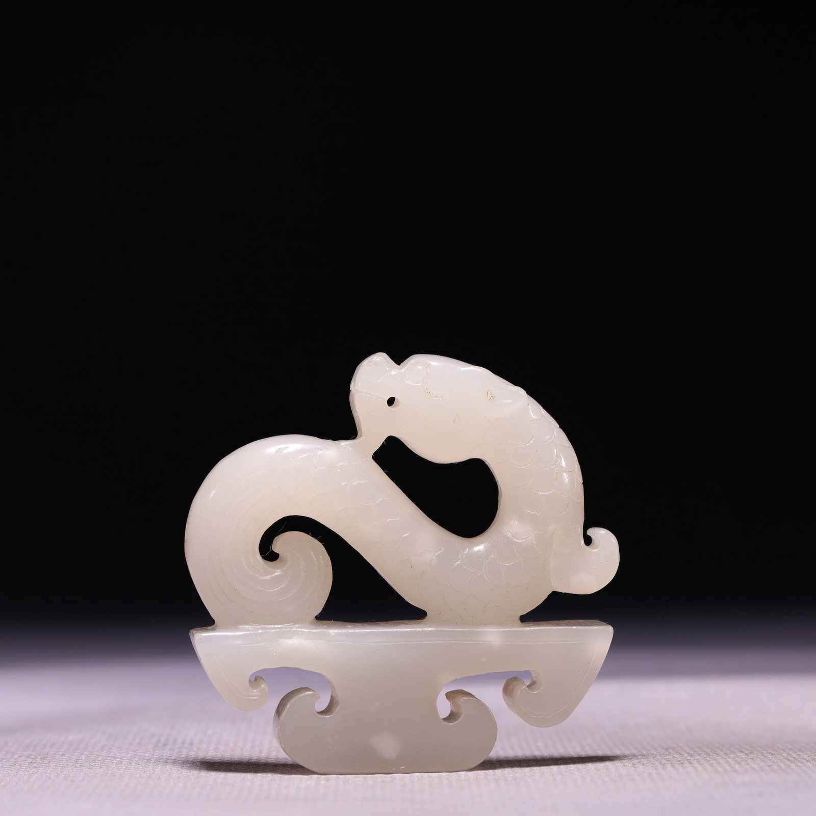 A Rare White Jade Dragon Ornament: A Rare White Jade Dragon Ornament,Qing Dynasty,China,Size:2inx0.4inx2in,Weight:51g 白玉龙摆件,中国清代