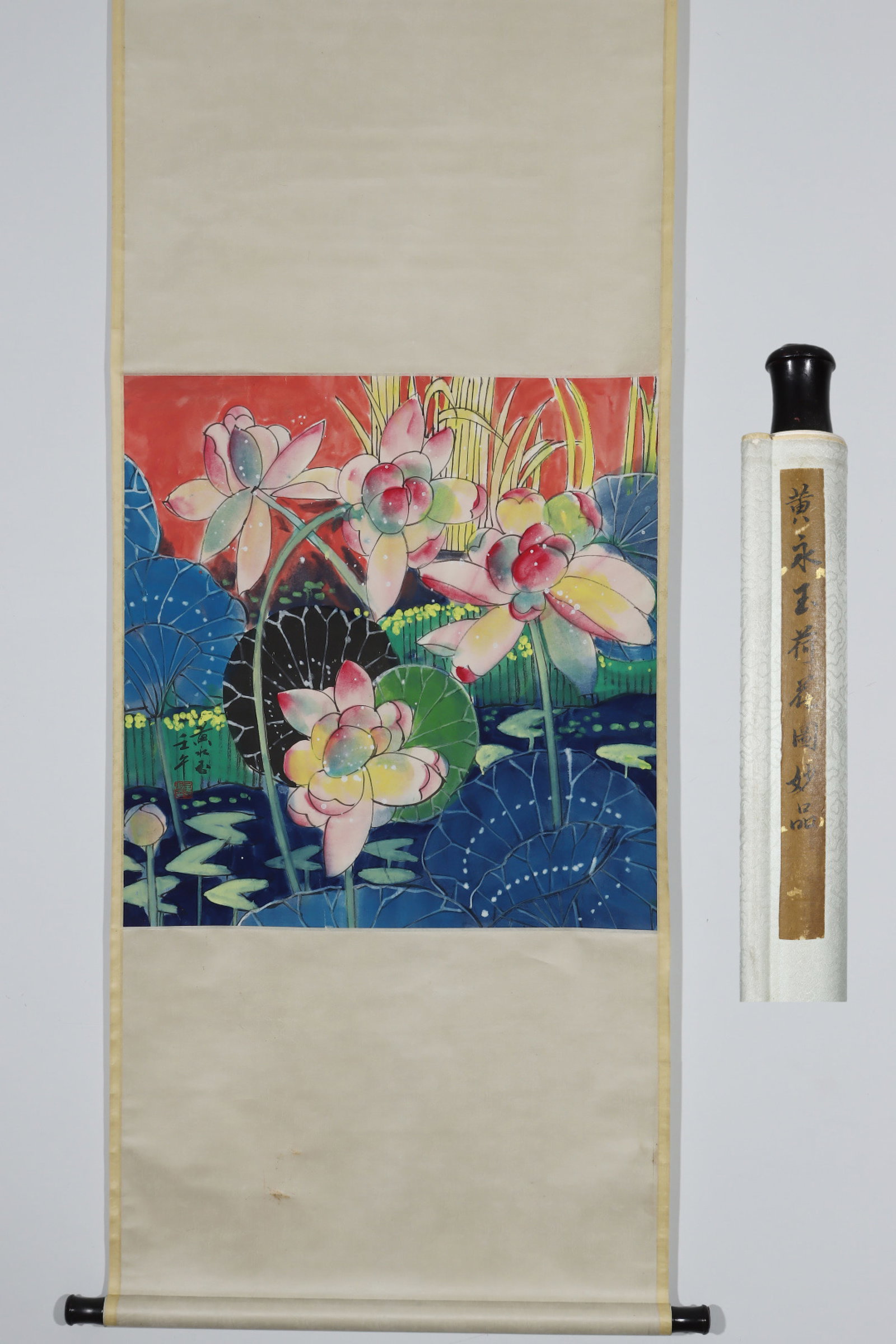 A Chinese Vertical Scroll Ink Painting of Flower on Paper: A Chinese Vertical Scroll Ink Painting of Flower on Paper,Huang Yongyu,Size:26.8inx26in 一幅中国水墨花卉画立轴,黄永玉