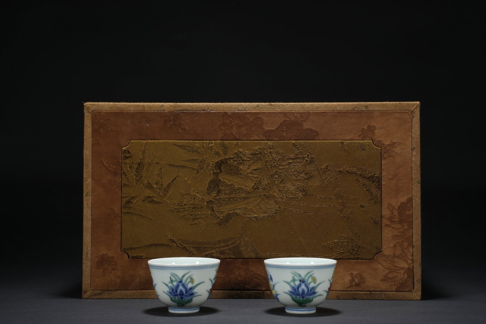 A Pair of Exquisite Doucai Flower Pattern Cups: A Pair of Exquisite Doucai Flower Pattern Cups,Ming Dynasty,China,Chenghua Six-character Mark,Size:1.5inx2.2in 一对斗彩花卉纹杯子,中国