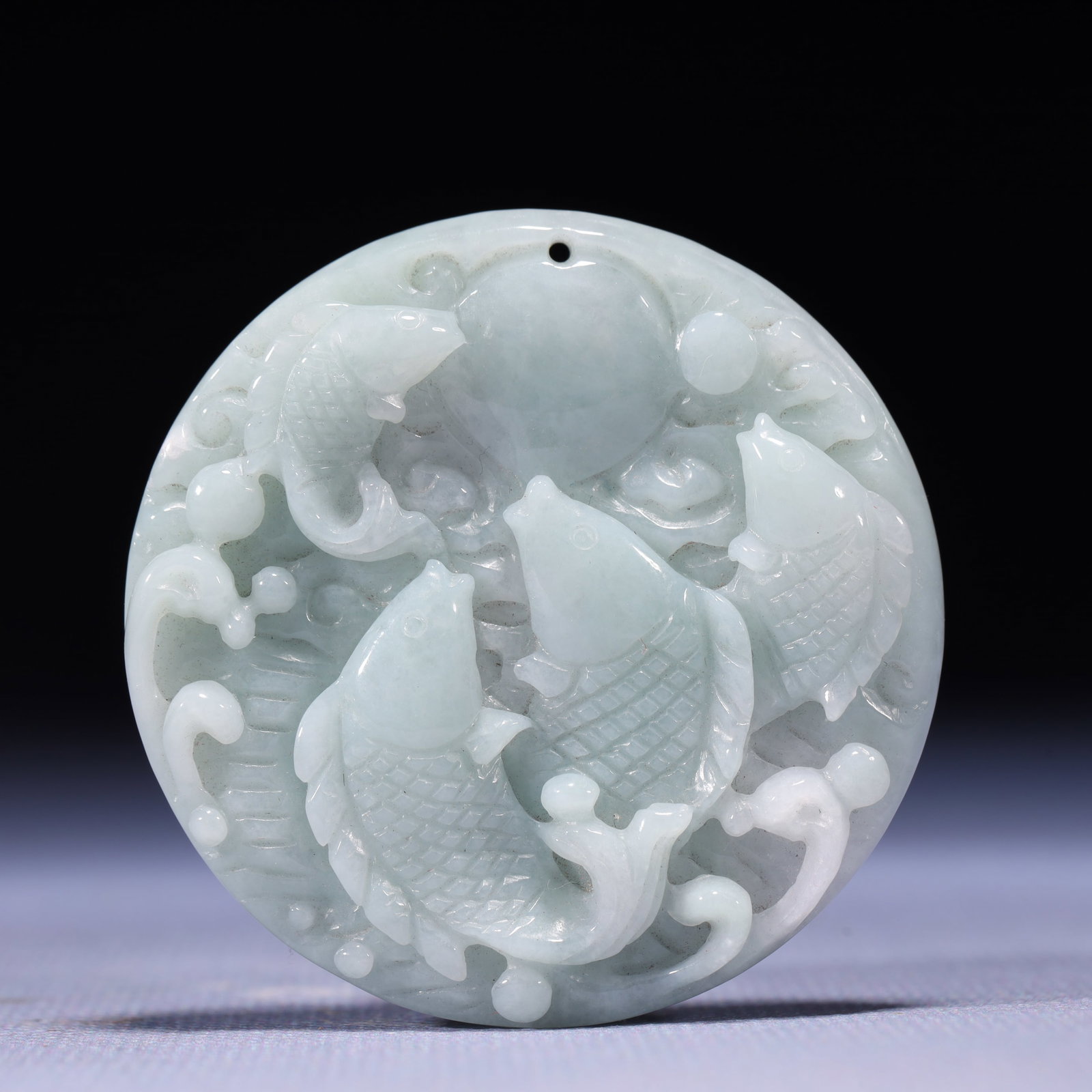 An Exquisite Jadeite Fish Pattern Pendant: An Exquisite Jadeite Fish Pattern Pendant,Qing Dynasty,China,Size:2inx0.4inx2.1in,Weight:54g 翡翠鱼纹挂件,中国清代