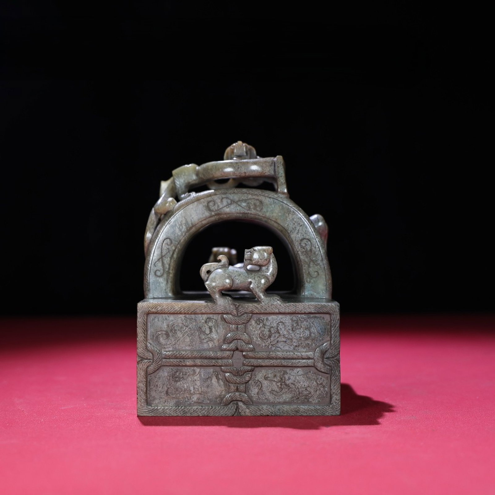 An Exquisite Archaic Jade Chi-Dragon Pattern Seal: An Exquisite Archaic Jade Chi-Dragon Pattern Seal,Ancient Time,China,Size:5.6inx4.2inx3.9in,Weight:2087g