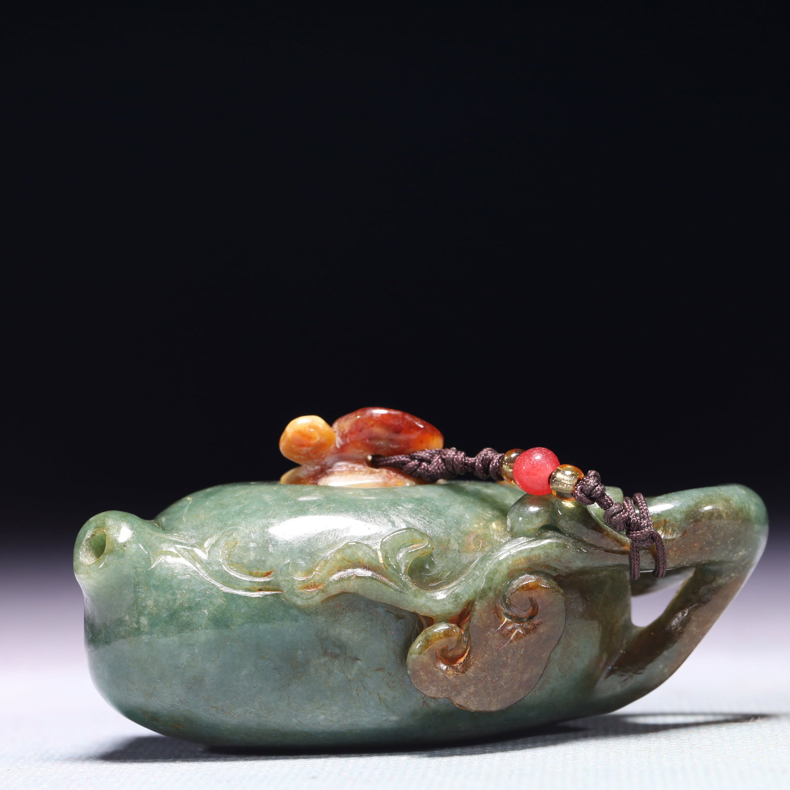 An Exquisite Jadeite Flower Pattern Teapot: An Exquisite Jadeite Flower Pattern Teapot,Qing Dynasty,China,Size:3inx1.6inx1.4in,Weight:129.7g 翡翠花卉纹茶壶,中国清代