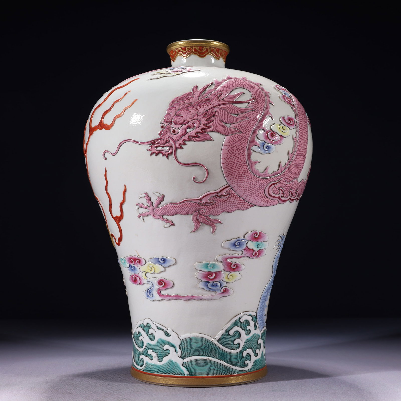 An Exquisite Famille-Rose Painted Gold Auspicious Cloud and Dragon Pattern Vase: An Exquisite Famille-Rose Painted Gold Auspicious Cloud and Dragon Pattern Vase,Qing Dynasty,China,Qianlong Six-character Mark,Size:8.3inx13.4in,Weight:3800g 粉彩描金祥&#