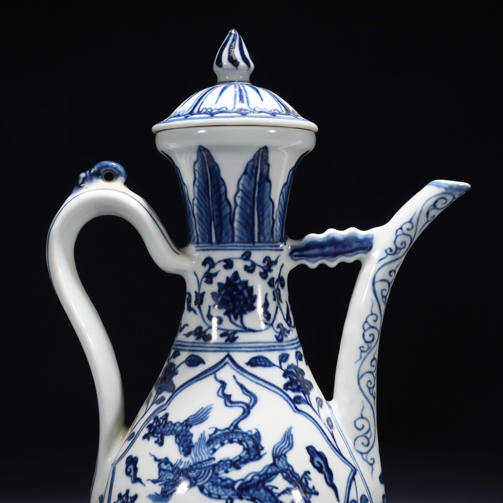 An Exquisite Blue and White Auspicious Cloud and Dragon Pattern Ewer - 2