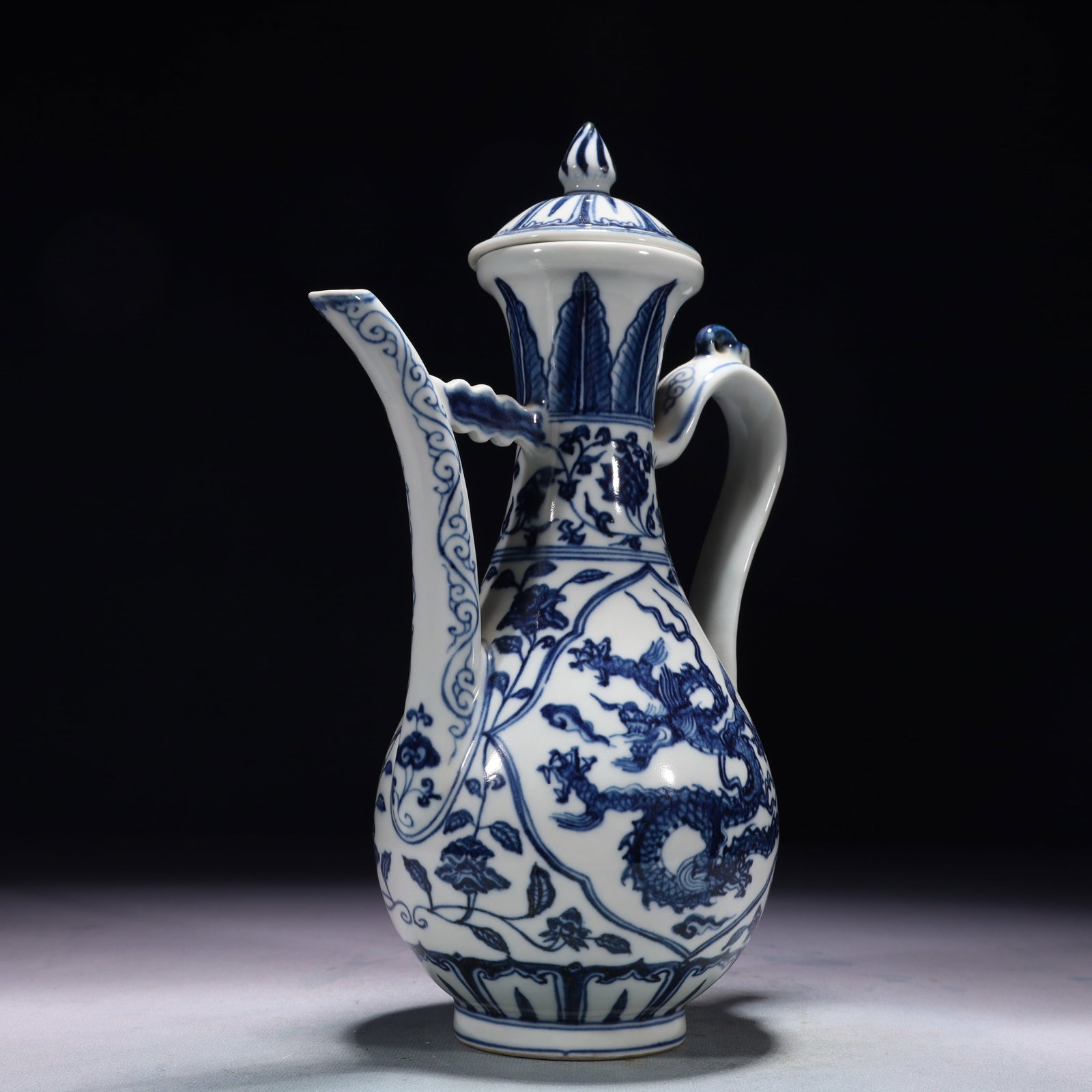 An Exquisite Blue and White Auspicious Cloud and Dragon Pattern Ewer - 8