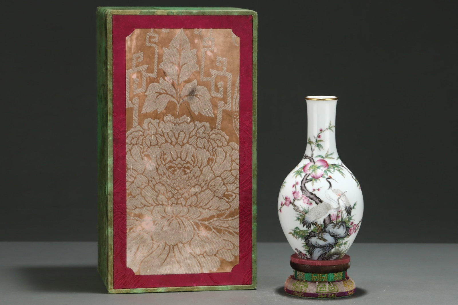 An Exquisite Famille-Rose Painted Gold Flower and Crane Pattern Vase,with poem: An Exquisite Famille-Rose Painted Gold Flower and Crane Pattern Vase,with poem,Qing Dynasty,China,Qianlong Four-character Mark,Size:7.9inx4.1in