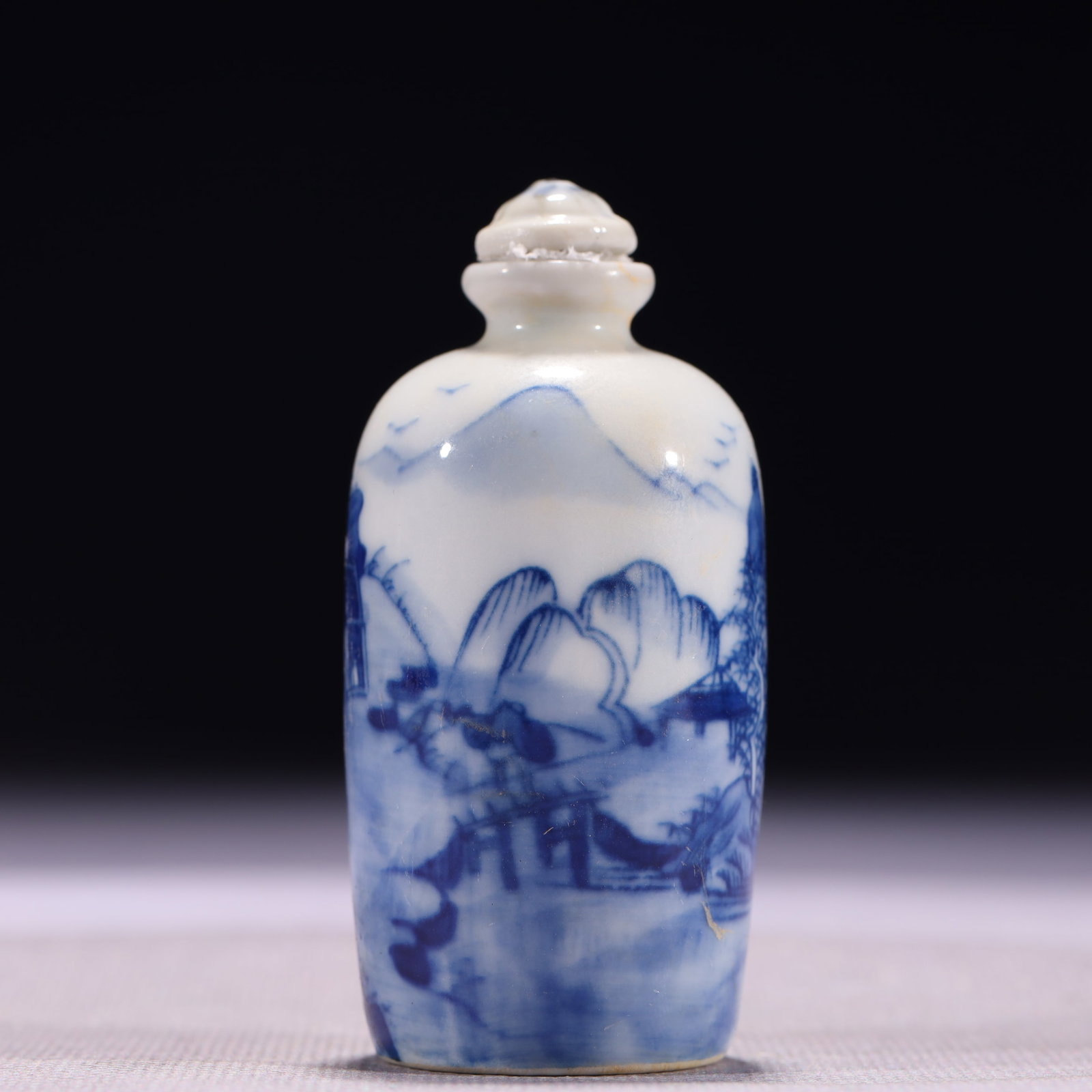 An Exquisite Blue and White Landscape and Figure Pattern Snuff Bottle: An Exquisite Blue and White Landscape and Figure Pattern Snuff Bottle,Qing Dynasty,China 青花山水人物纹鼻烟壶,中国清ߣ