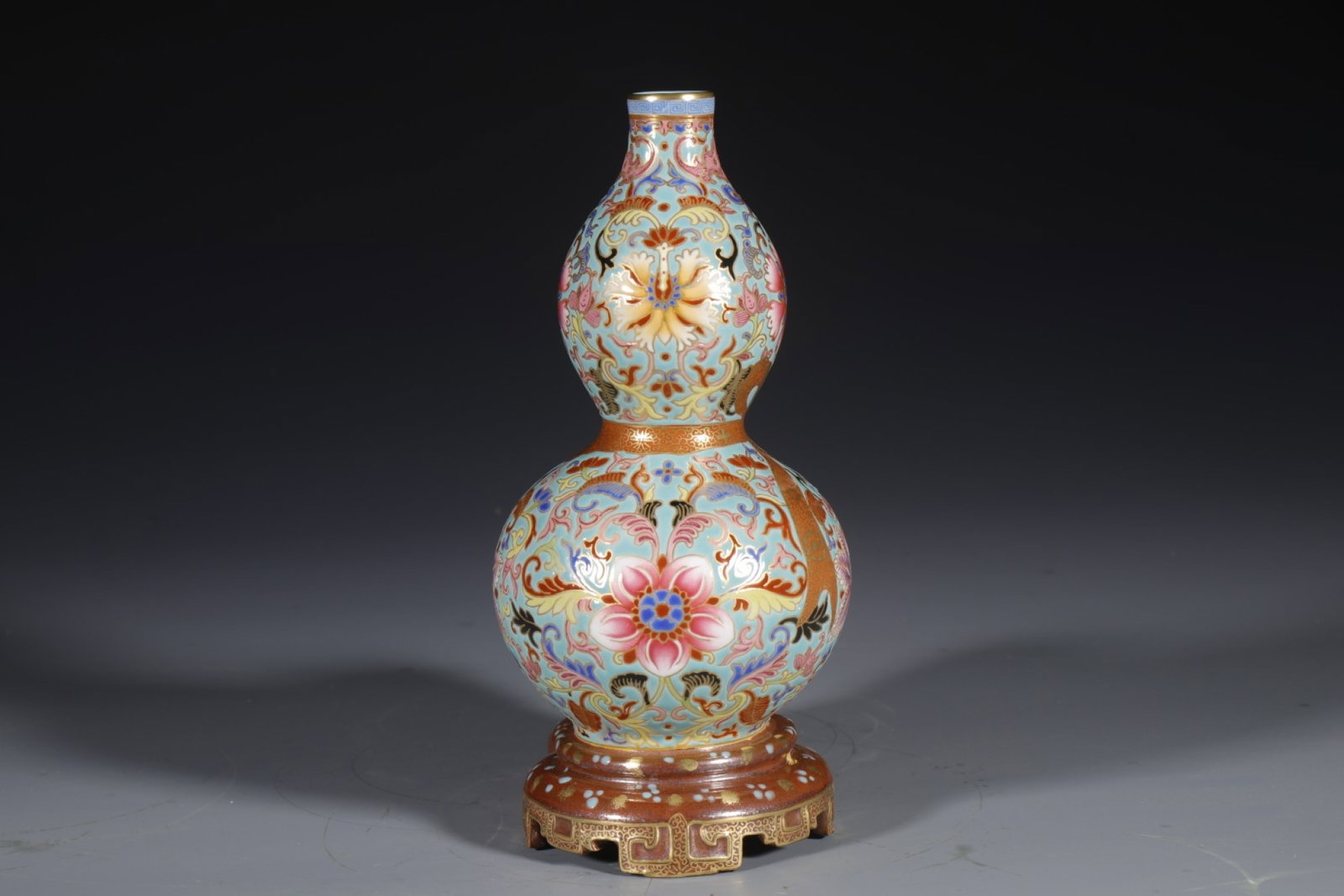 An Exquisite Green Ground Enamel Lotus Pattern Gourd-Shaped Vase: An Exquisite Green Ground Enamel Lotus Pattern Gourd-Shaped Vase,Qing Dynasty,China,Qianlong Six-character Mark,Size:8.1inx5.9in 绿地珐琅彩缠枝莲纹