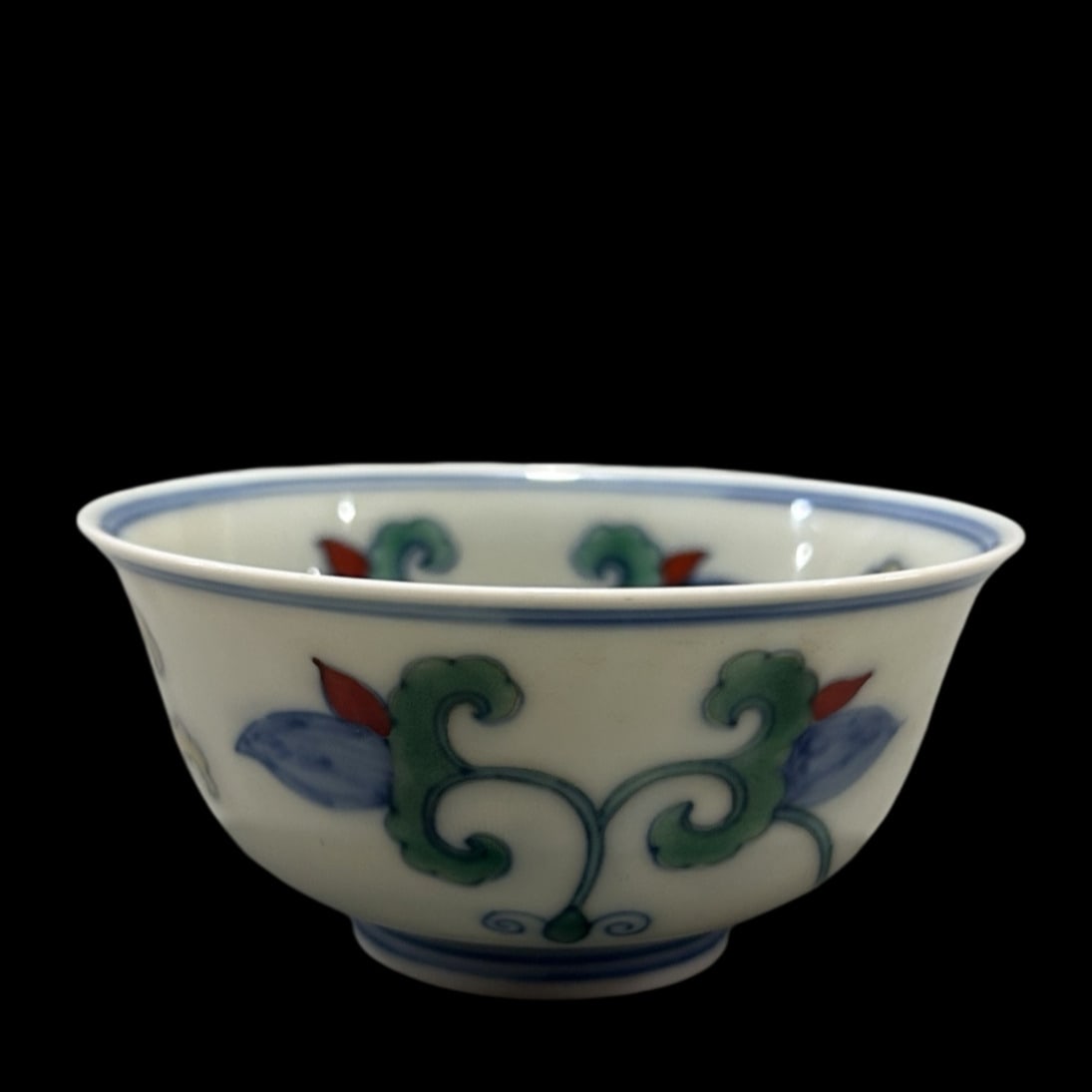 An Exquisite Blue and White Doucai Flower Pattern Cup (1 of 7)