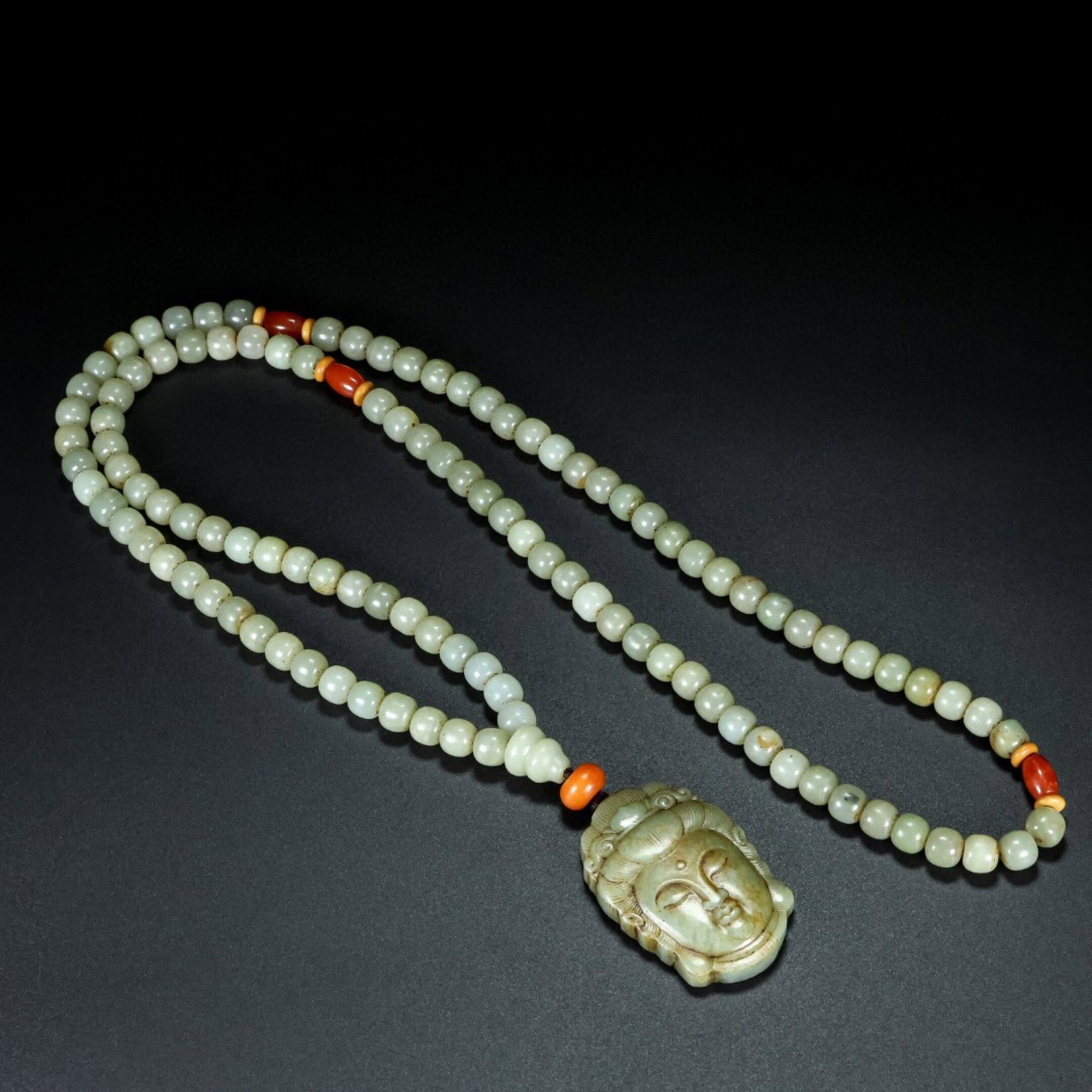 An Exquisite White Jade Statue of Avalokitesvara Pendant: An Exquisite White Jade Statue of Avalokitesvara Pendant,Qing Dynasty,China,Size:(Bead)0.4in,(Pendant)2.4inx1.6inx0.4in,Weight:235g 白玉观音像牌,中国