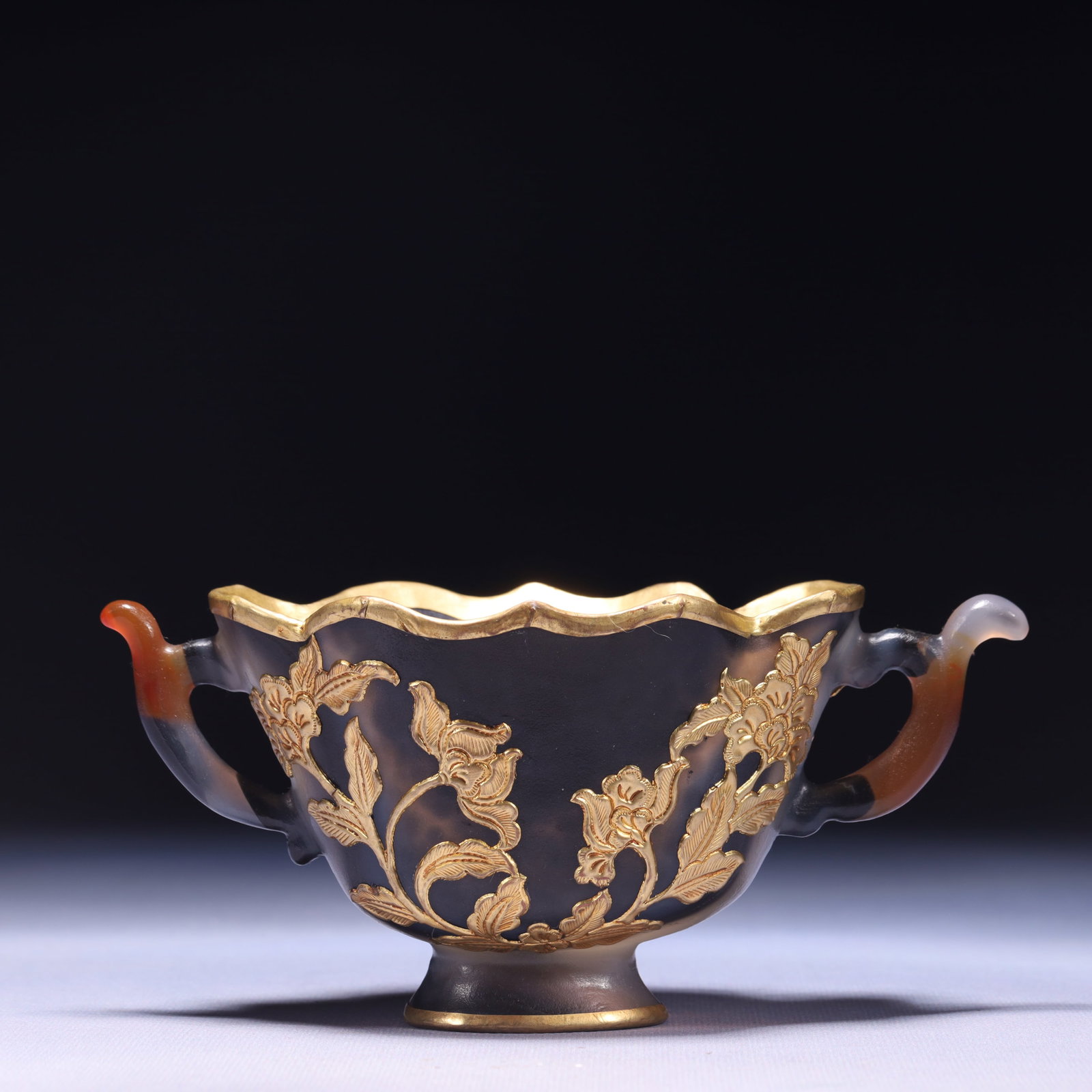 An Exquisite Agate Cover with Gold Flower Pattern Double-Ears Cup: An Exquisite Agate Cover with Gold Flower Pattern Double-Ears Cup,Qing Dynasty,China,Size:7.1inx3.5inx3.3in,Weight:352g 玛瑙包金花卉纹双耳杯