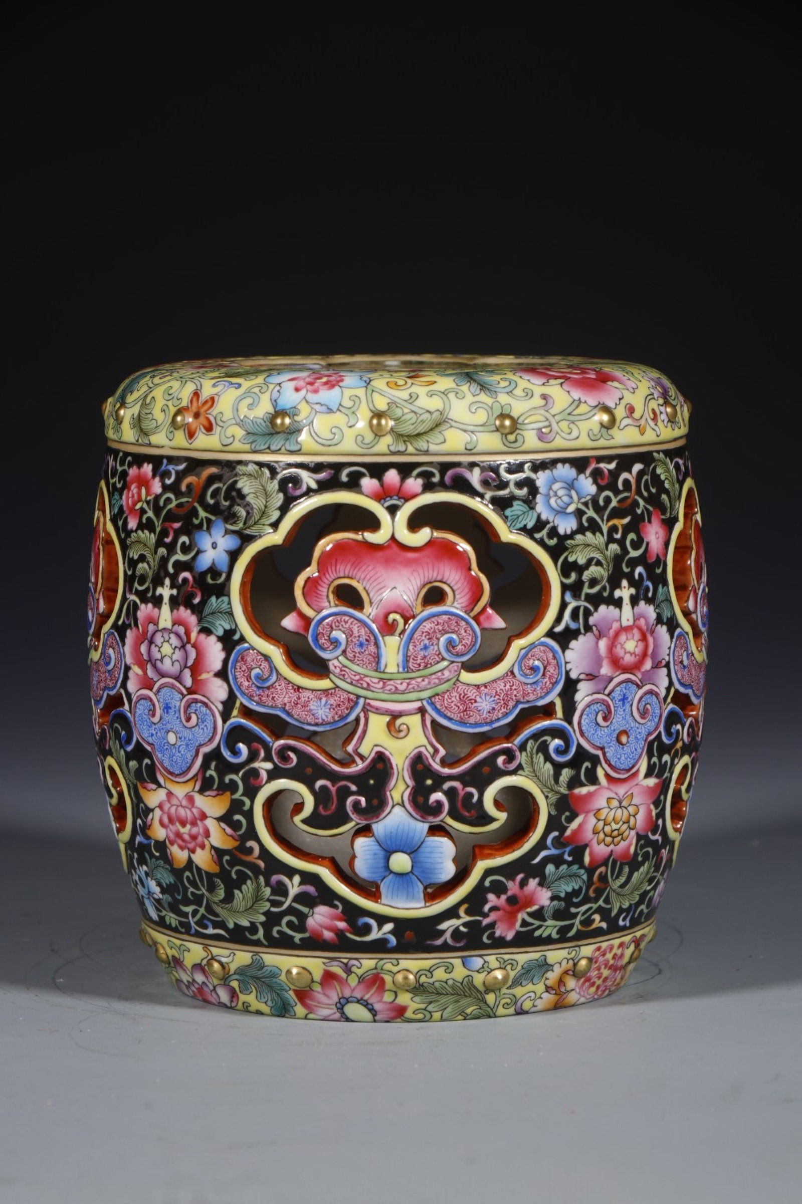An Exquisite Enamel Lotus Pattern Stool - 4
