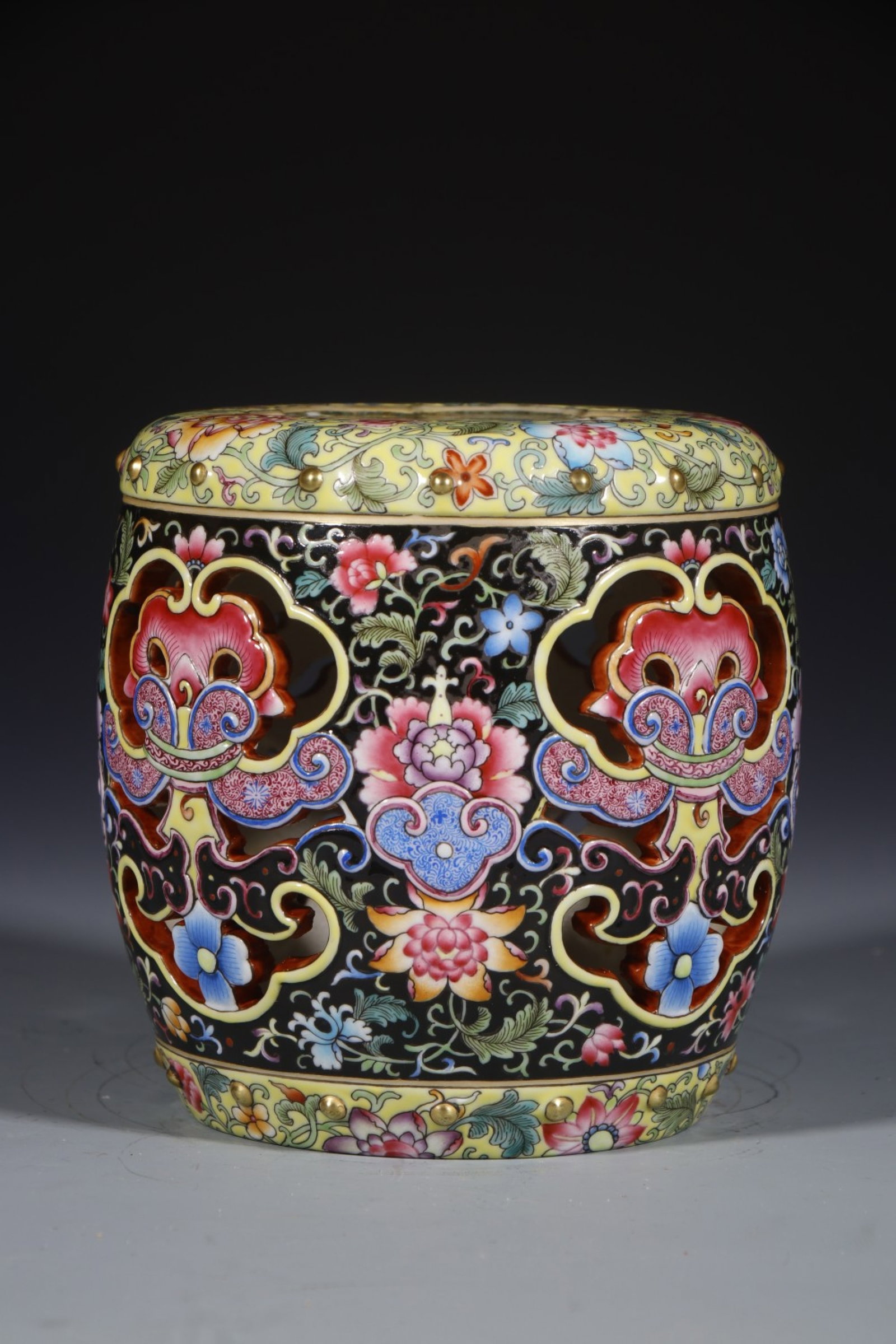 An Exquisite Enamel Lotus Pattern Stool - 5