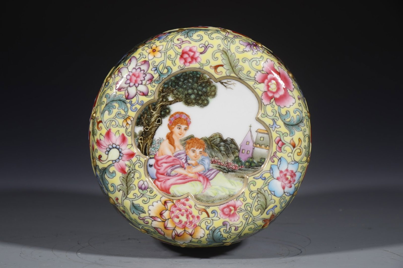An Exquisite Enamel Lotus Pattern Stool - 6
