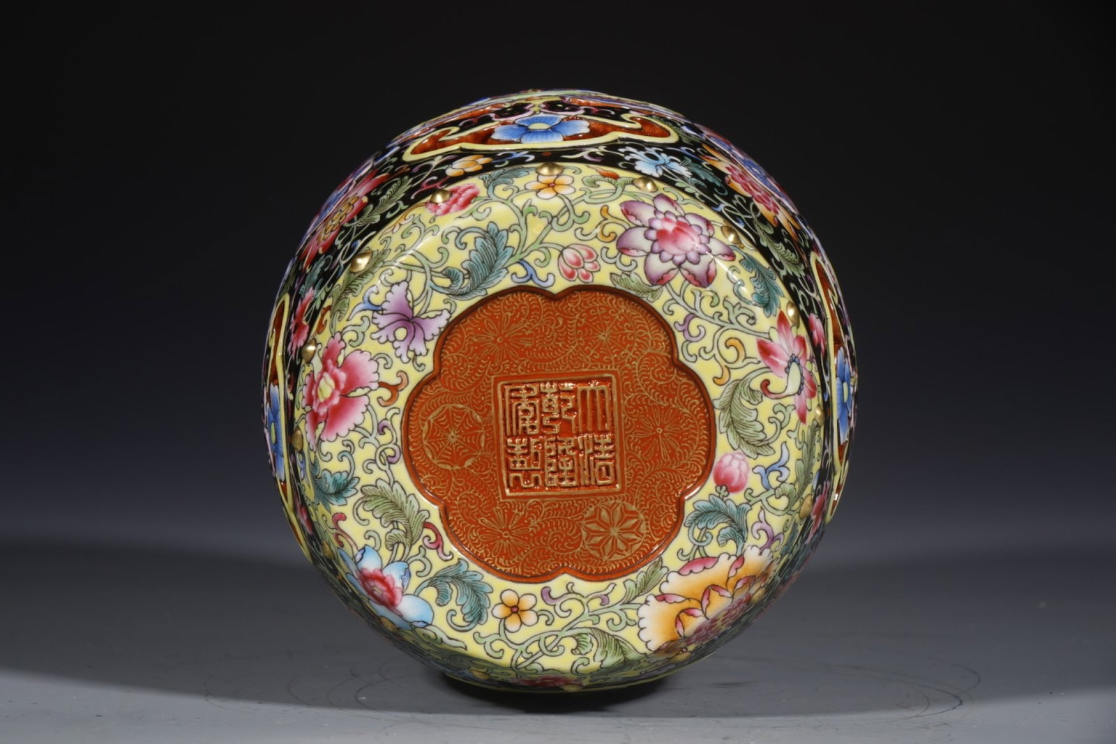 An Exquisite Enamel Lotus Pattern Stool - 7