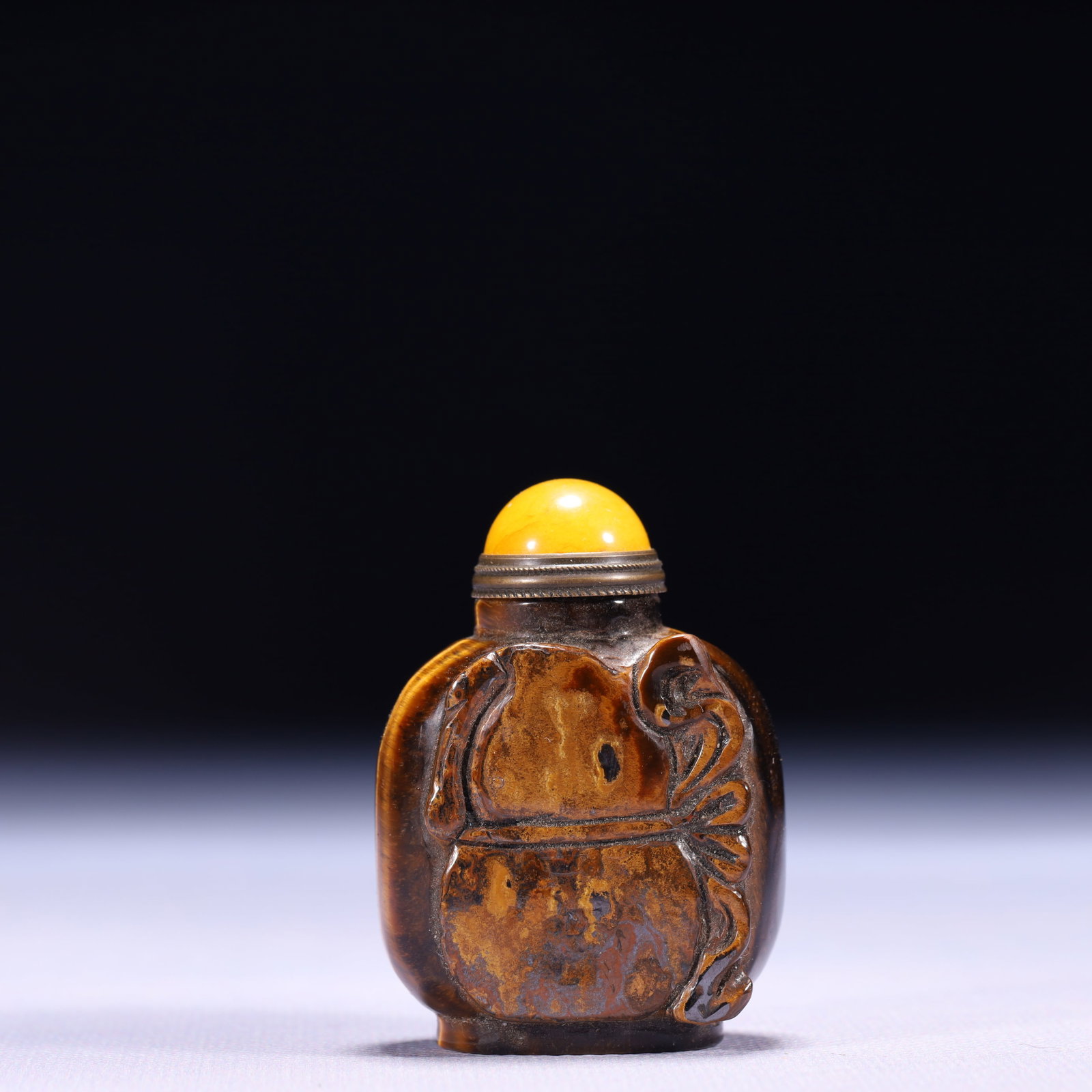 An Exquisite Agate Gourd Pattern Snuff Bottle: An Exquisite Agate Gourd Pattern Snuff Bottle,Qing Dynasty,China,Size:1.6inx0.8inx2.2in,Weight:90g 玛瑙葫芦纹鼻烟壶,中国清代