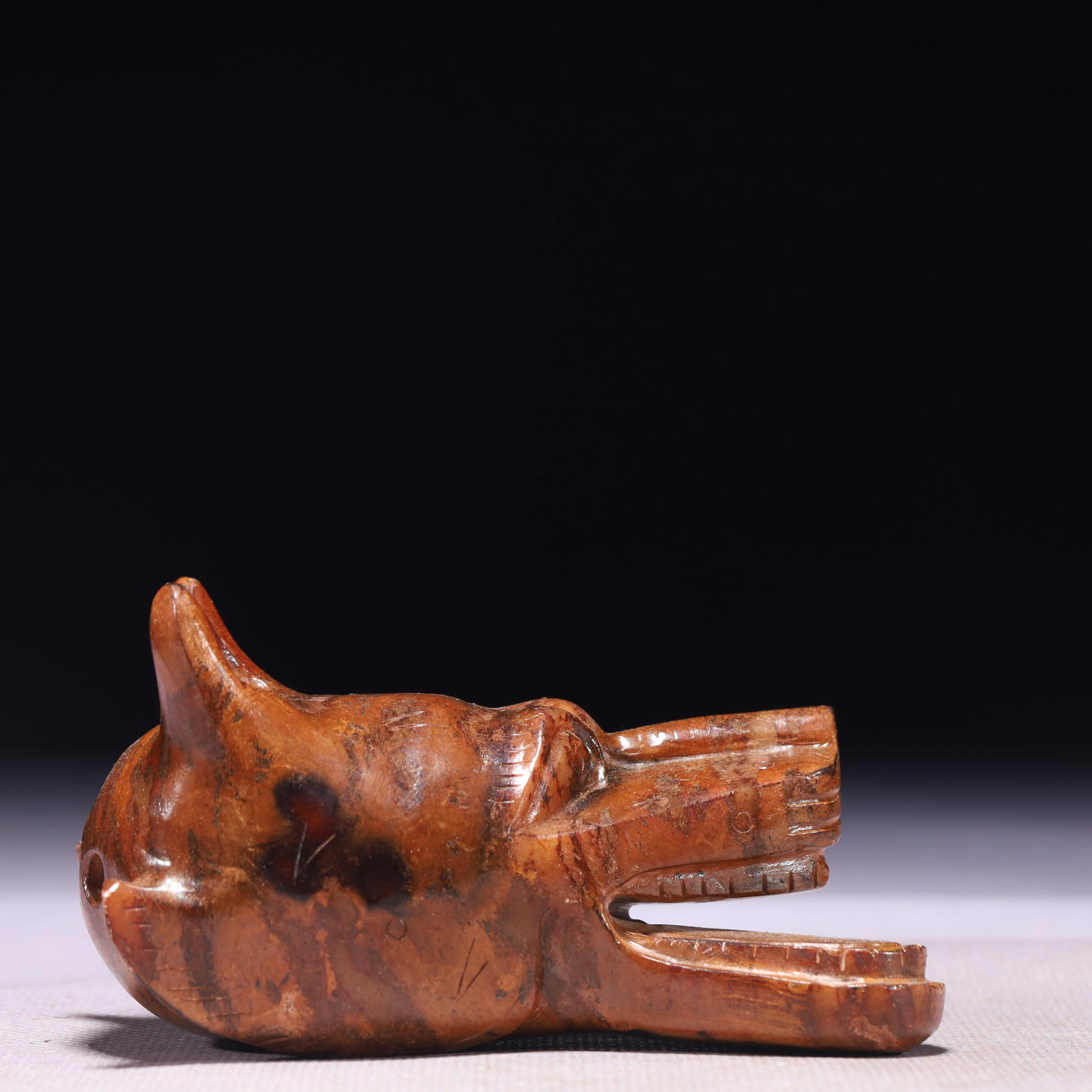 An Exquisite Archaic Jade Wolf Head Ornament: An Exquisite Archaic Jade Wolf Head Ornament,Ancient Time,China,Size:3.7inx1.8inx2in,Weight:274g 高古玉狼头摆件,中国远古时੏