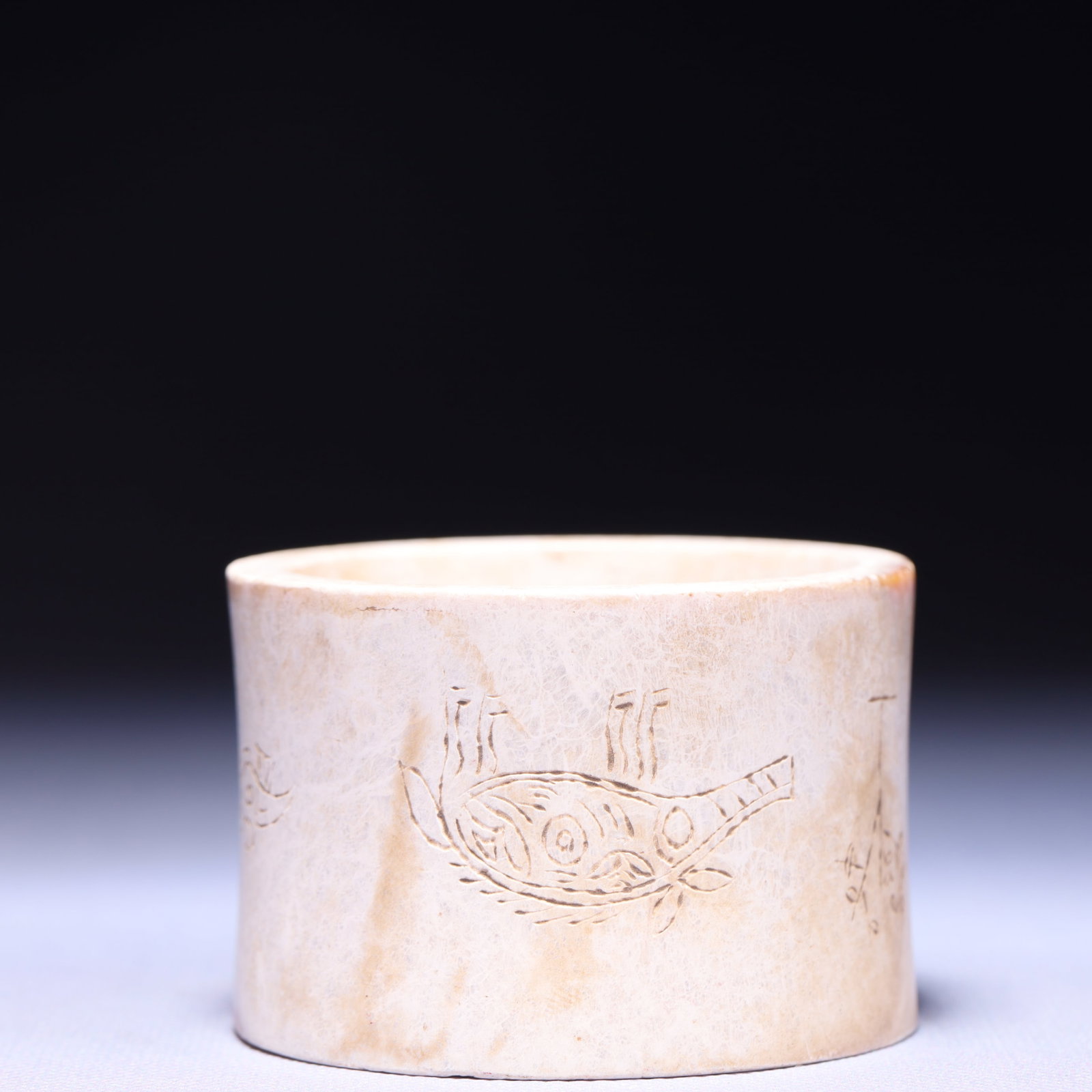 An Archaic Hongshan Culture White chicken bones Jade Cong: An Archaic Hongshan Culture White chicken bones Jade Cong,Ancient Time,China,Size:2.8inx1.9in,Weight:197g 红山文化鸡骨白玉琮,中国Ą