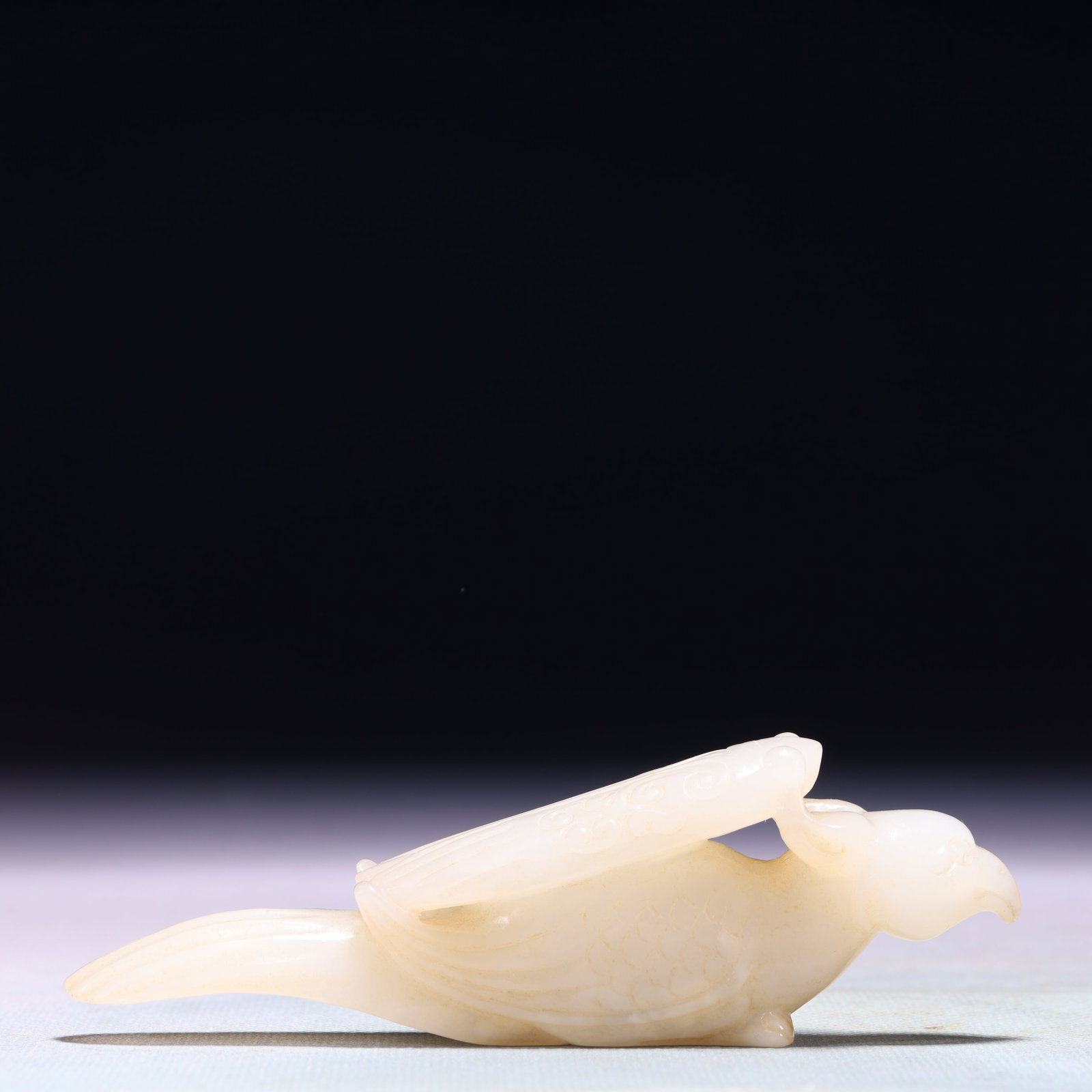 An Exquisite White Jade Bird Ornament: An Exquisite White Jade Bird Ornament,Qing Dynasty,China,Size:4.9inx0.8inx1.4in,Weight:117.5g 白玉鸟摆件,中国清代